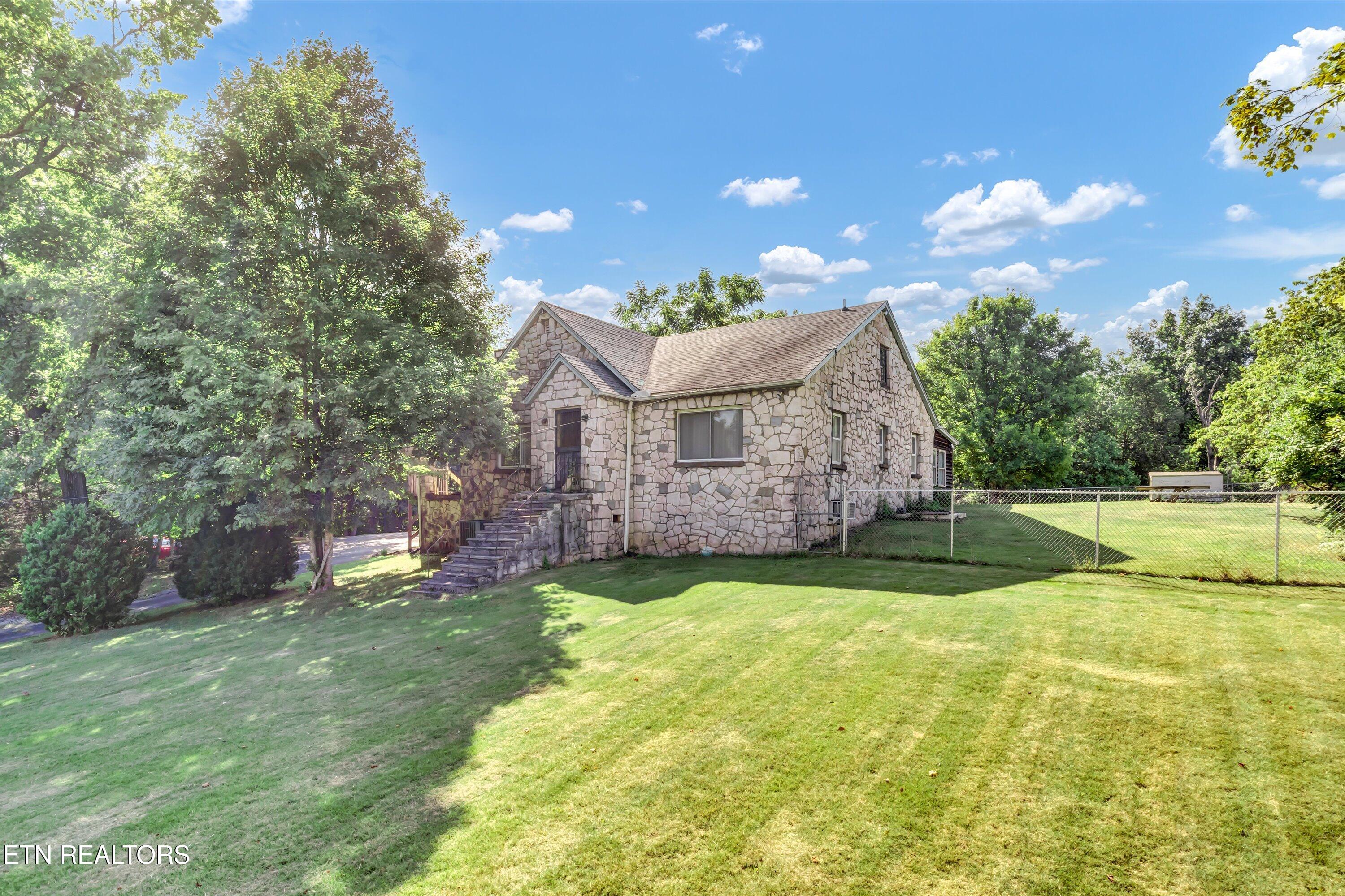 912 E Hendron Chapel Rd — photo
