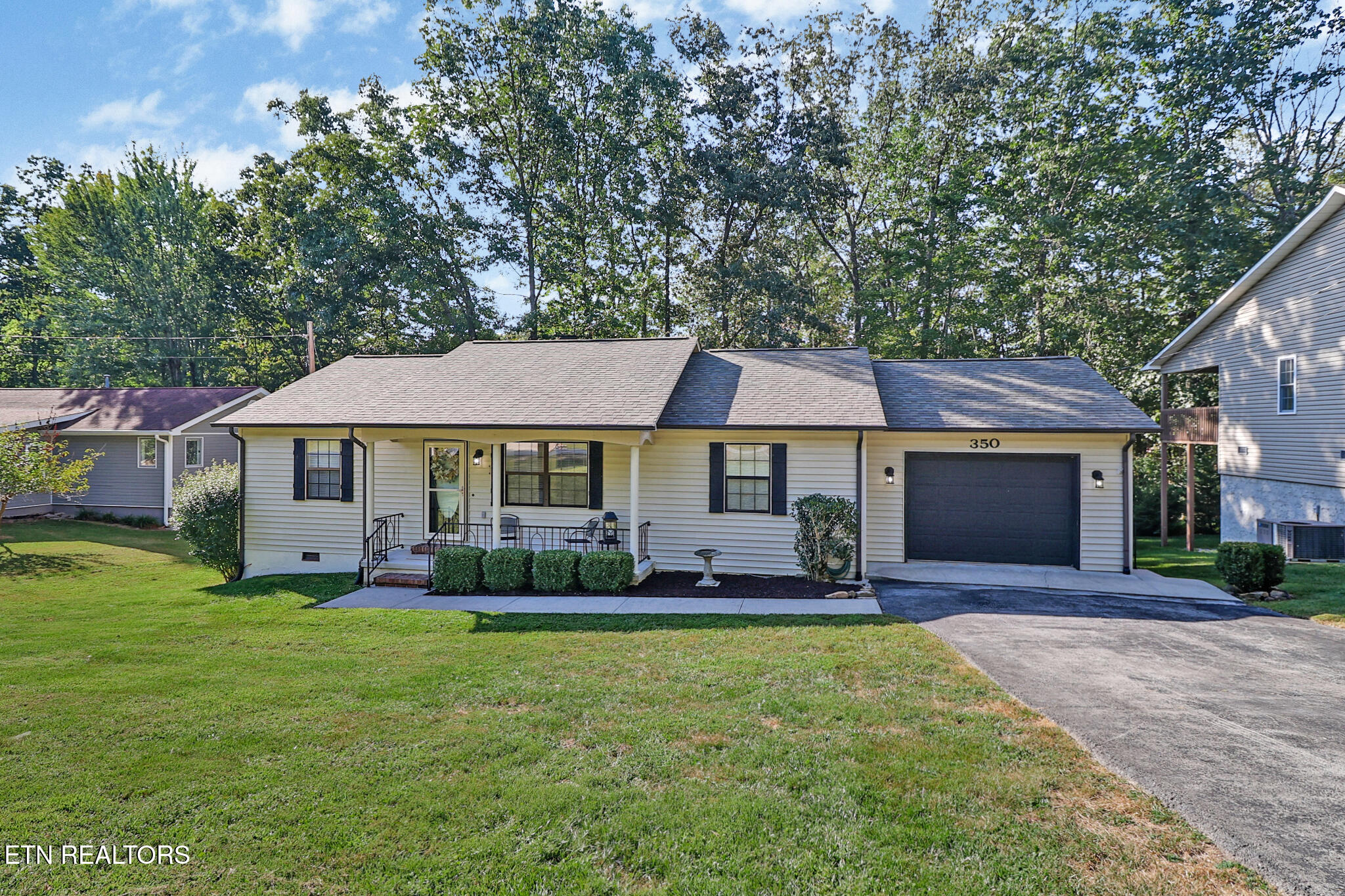 350 Lakeview Drive — photo