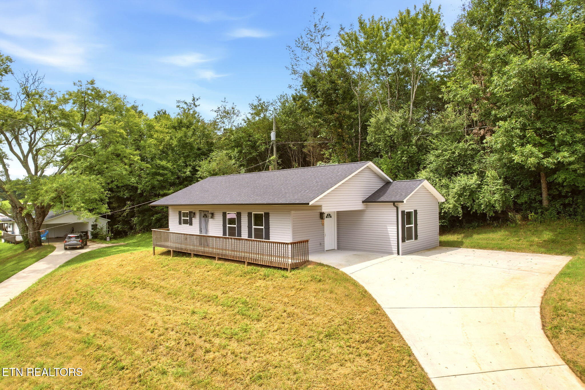 219 Offutt Rd, Clinton, TN 37716 — photo 2