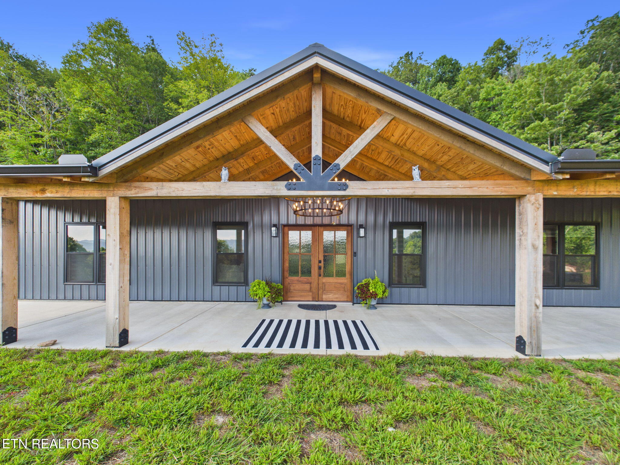2010 Twin Fawn Trail — photo