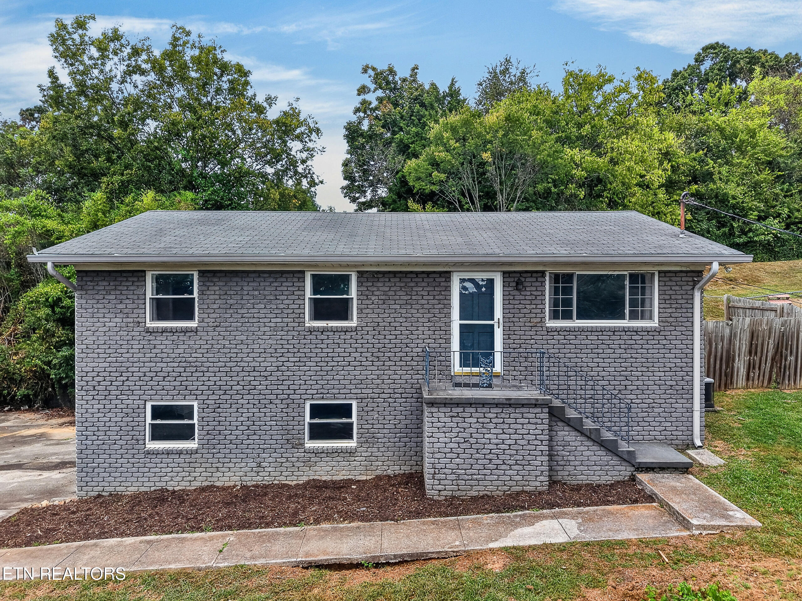 5411 Parkridge Drive — photo