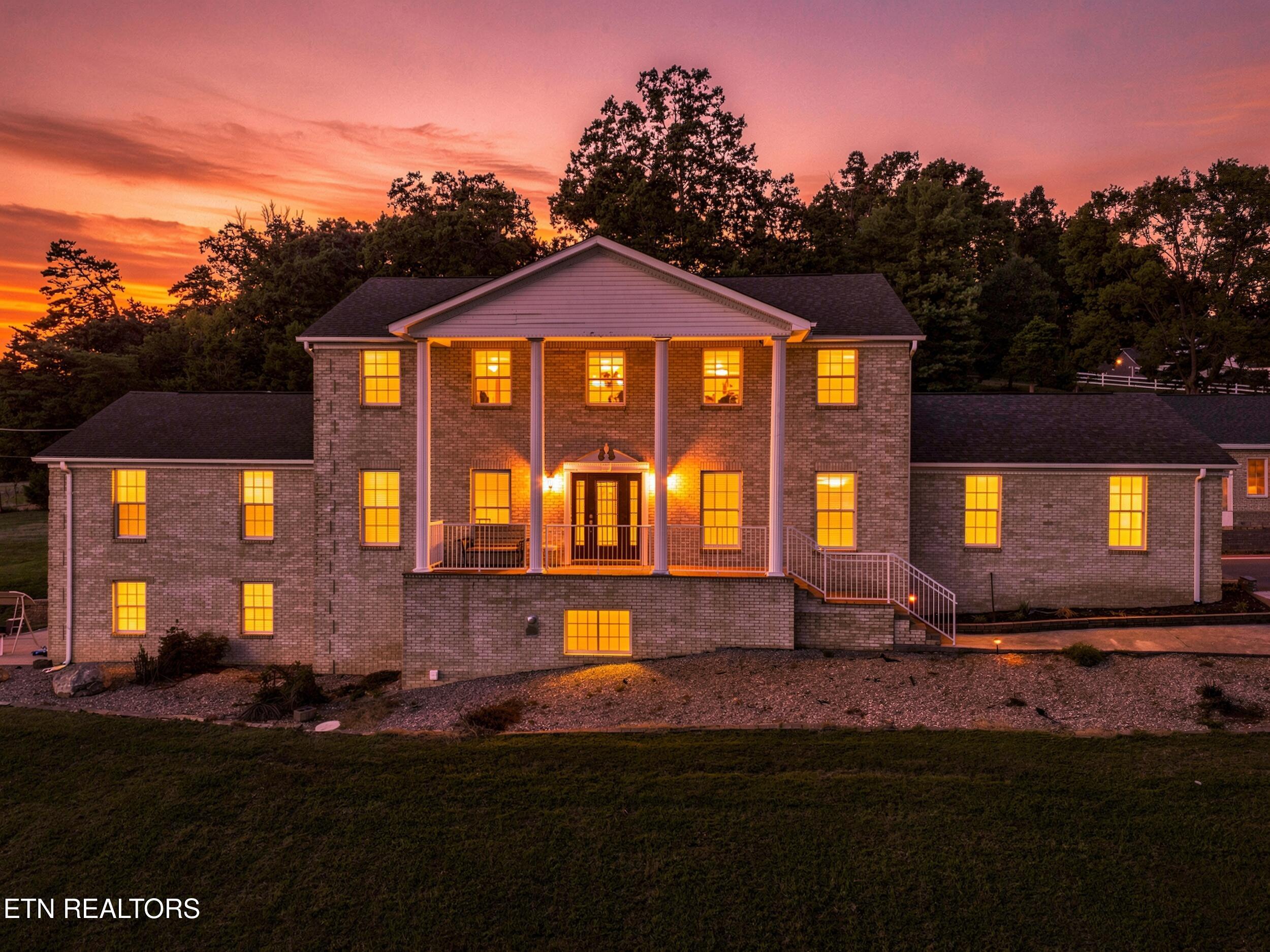 212 Simmons Rd — photo