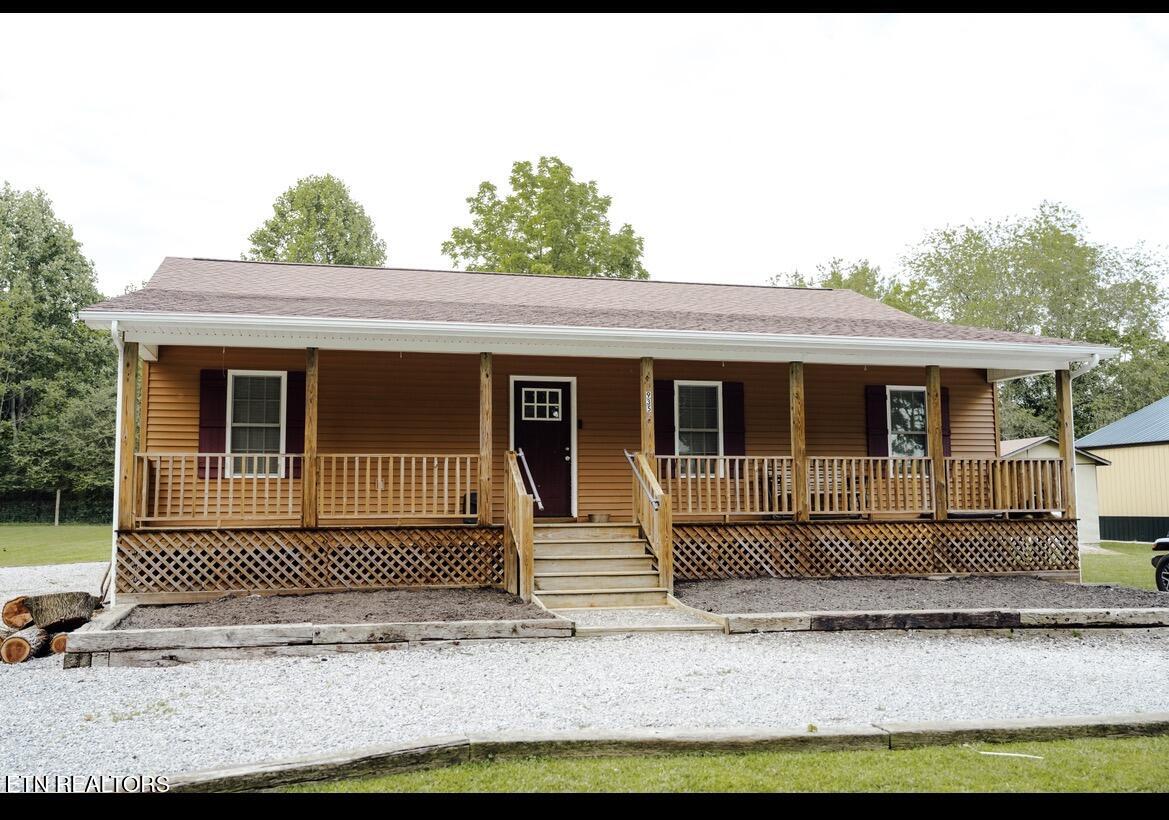 935 Pine Tree Rd — photo