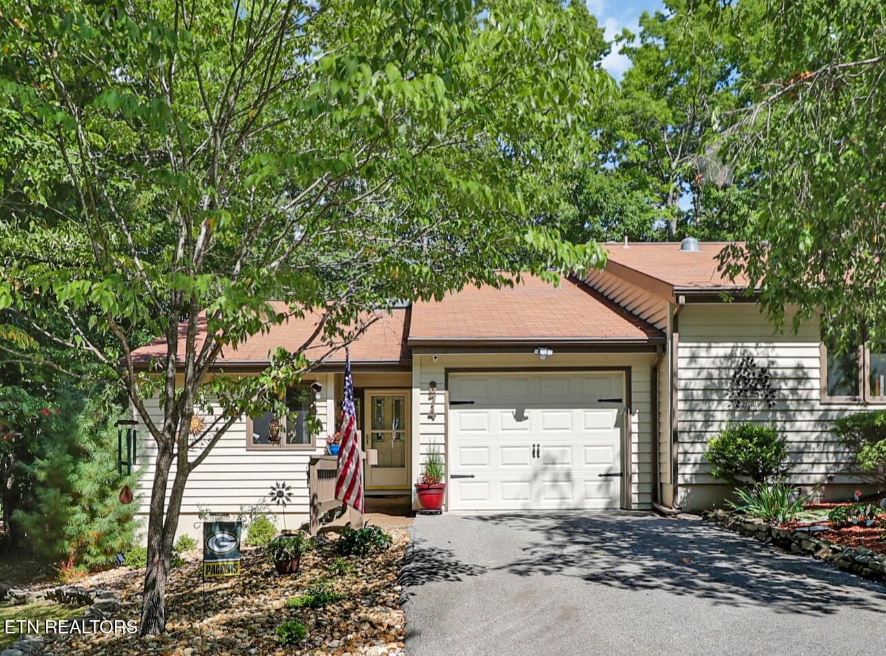374 Lake Catherine Court — photo