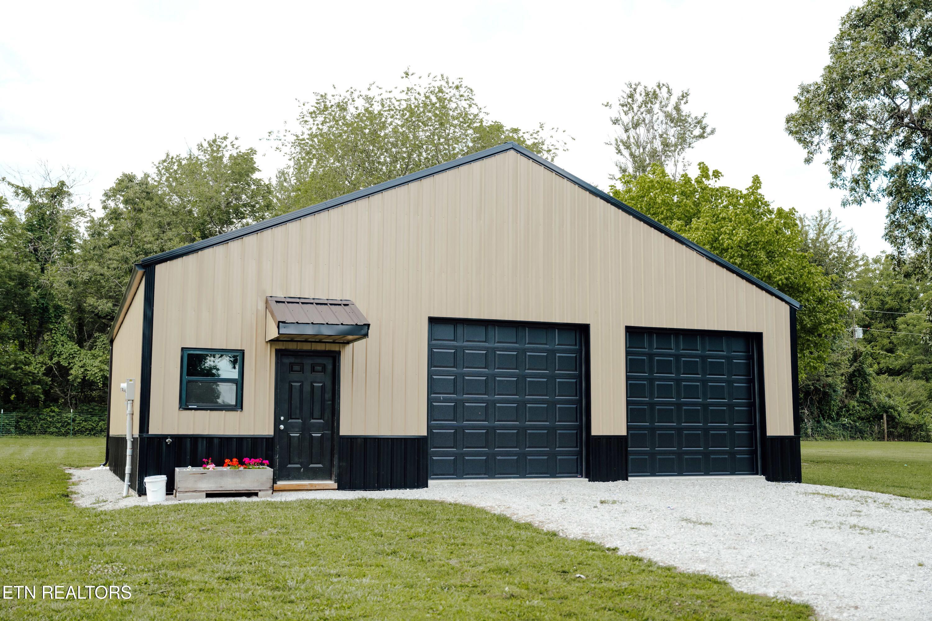 941 Pine Tree Rd — photo