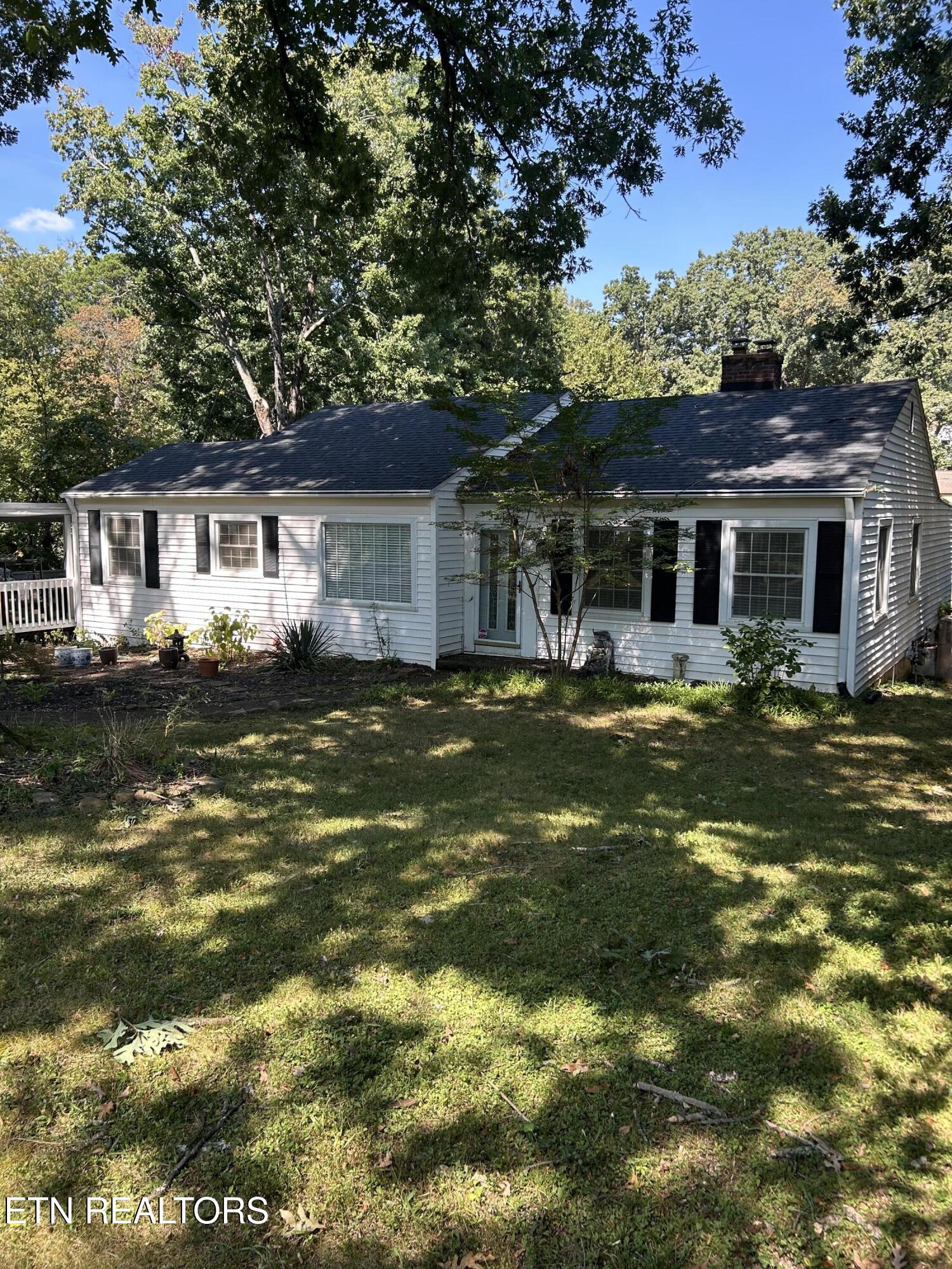 3345 Kenilworth Lane — photo