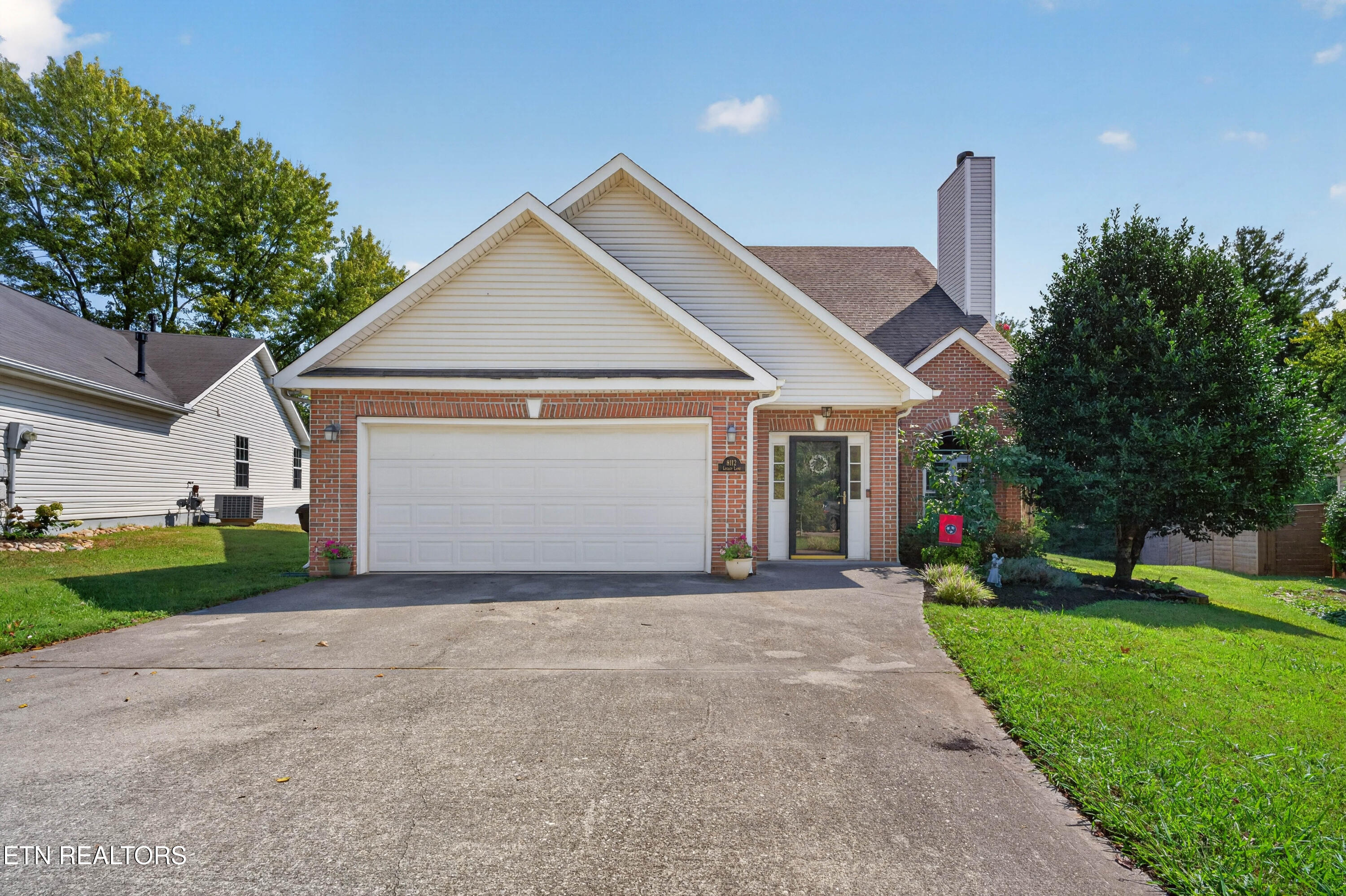 8112 Legacy Lane — photo