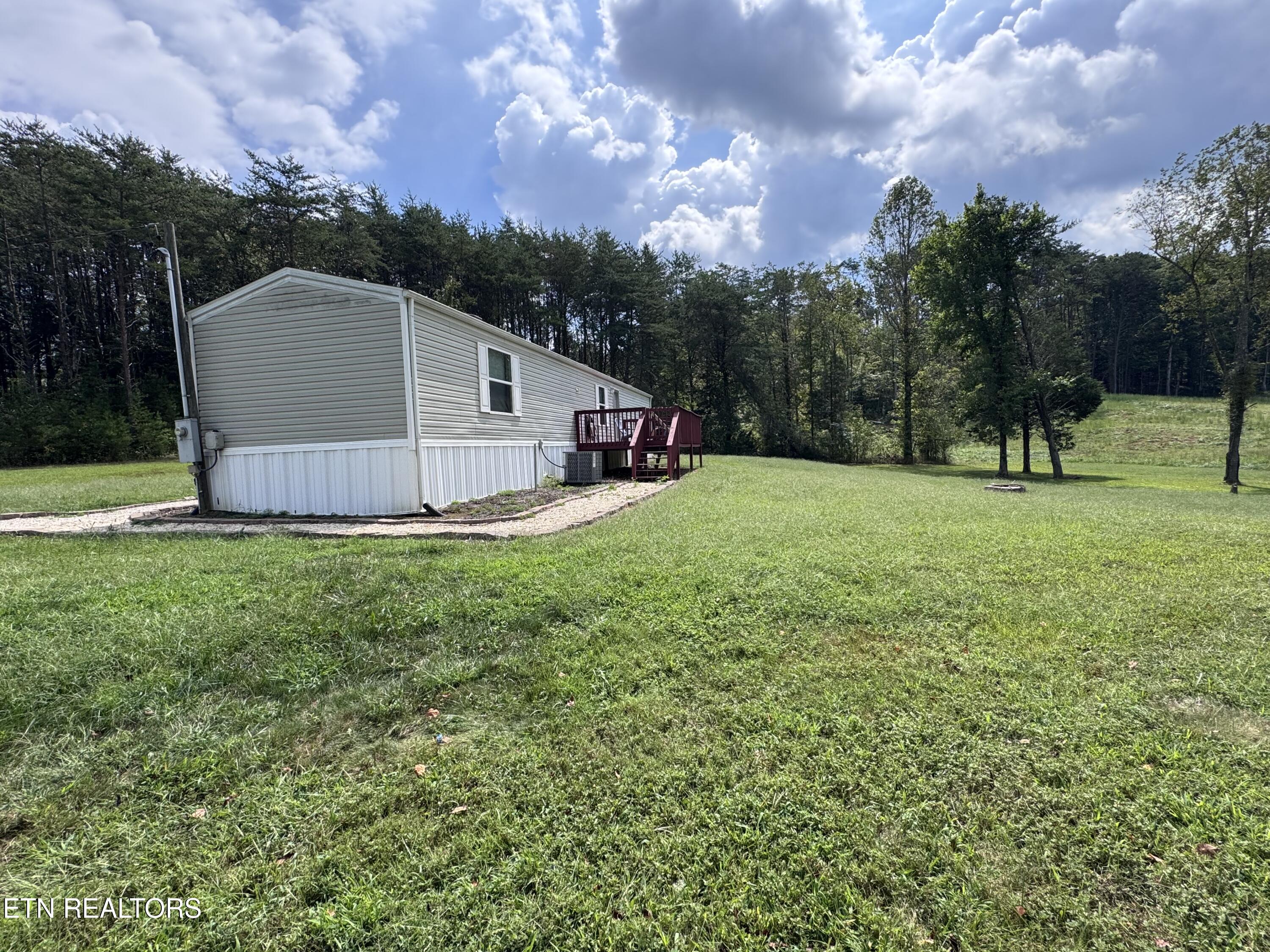 402 Stout Town Rd — photo