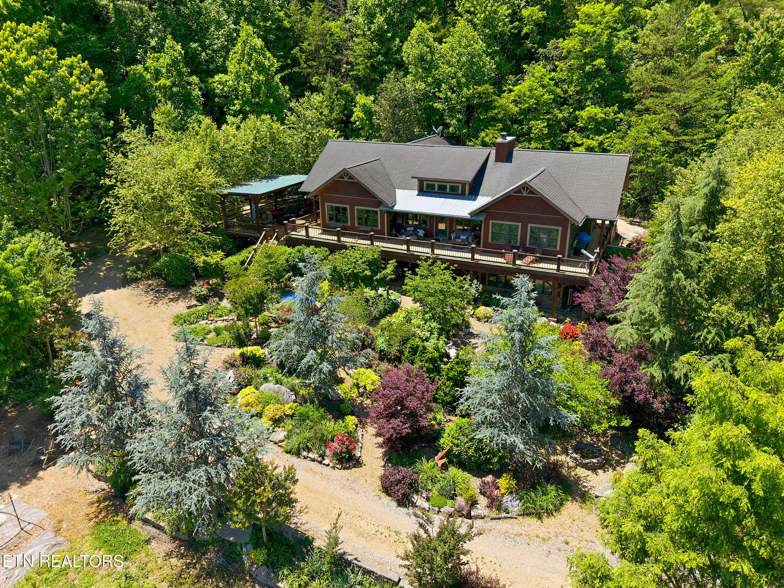 1309 Licklog Hollow Rd — photo
