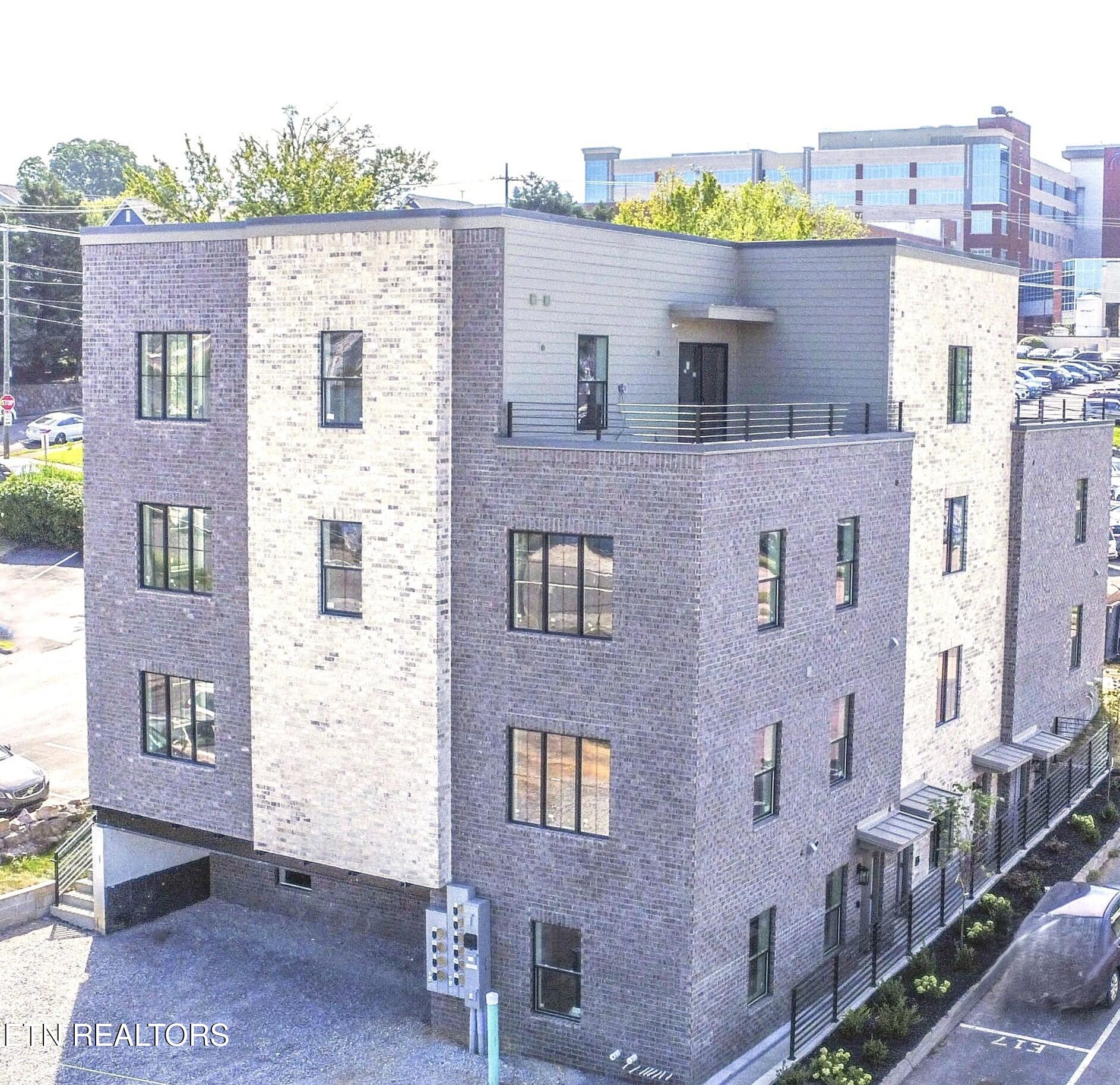1911 Forest Ave 2 — photo
