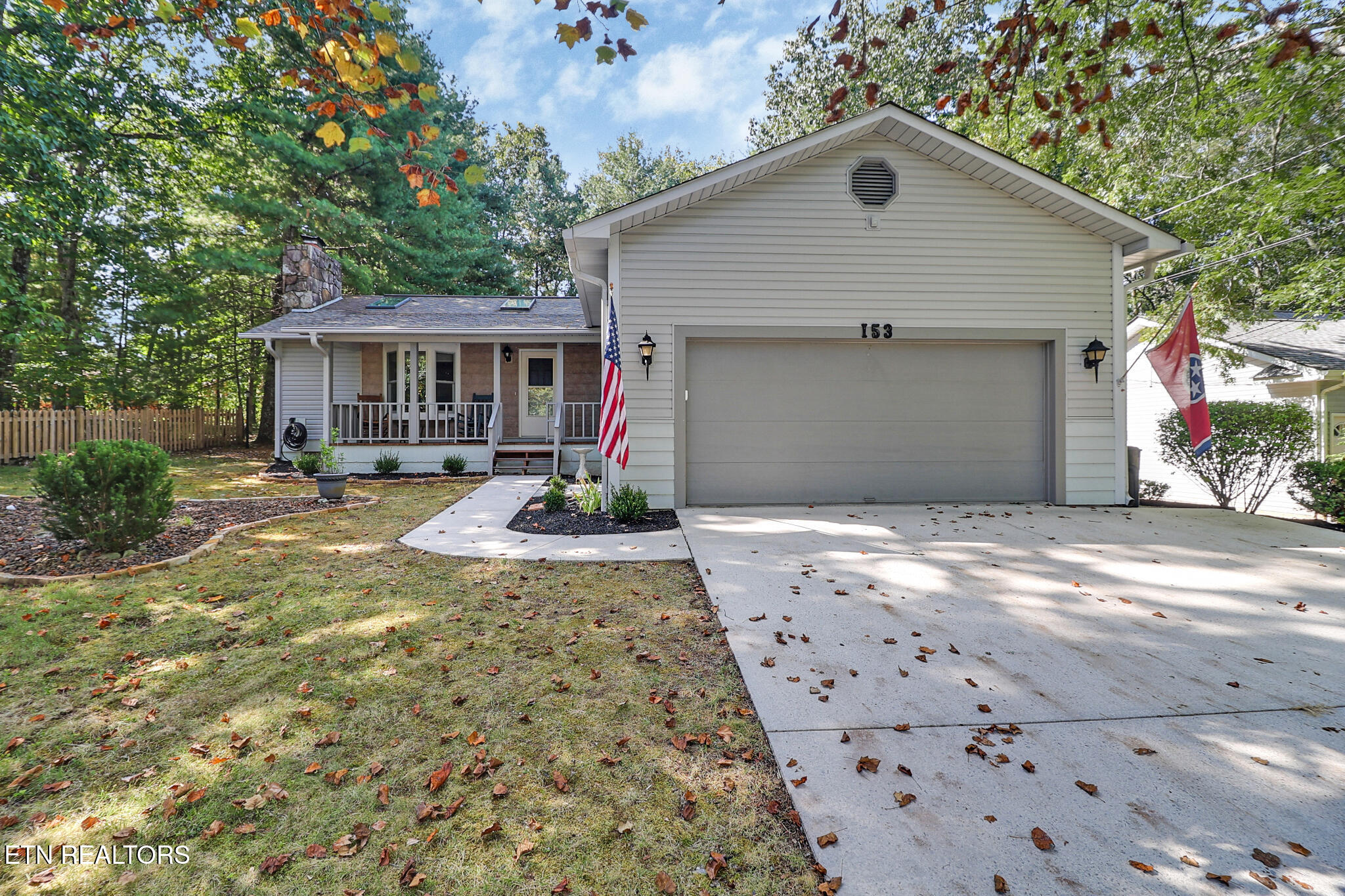 153 Lakeside Drive — photo
