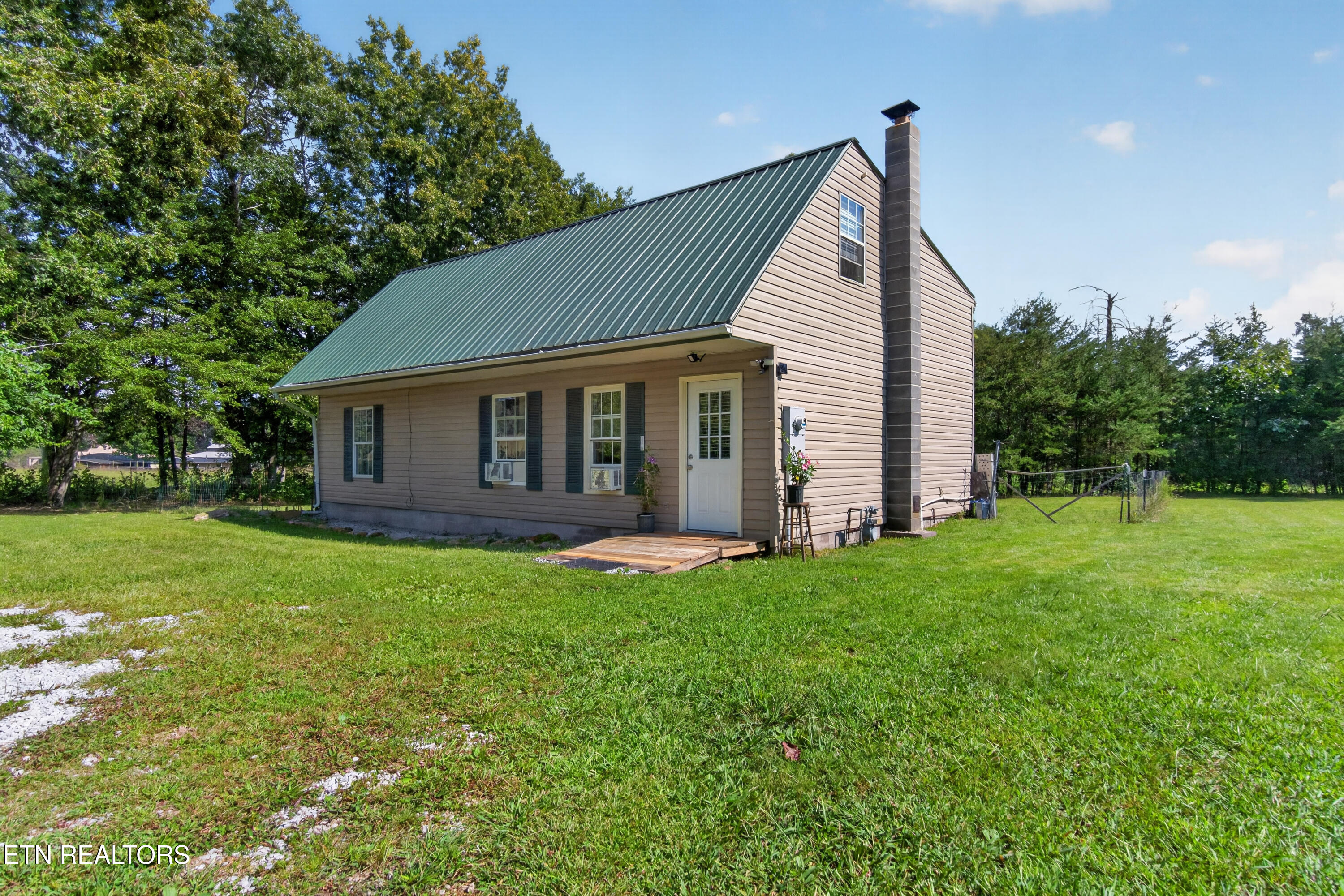 8622 Vandever Rd — photo