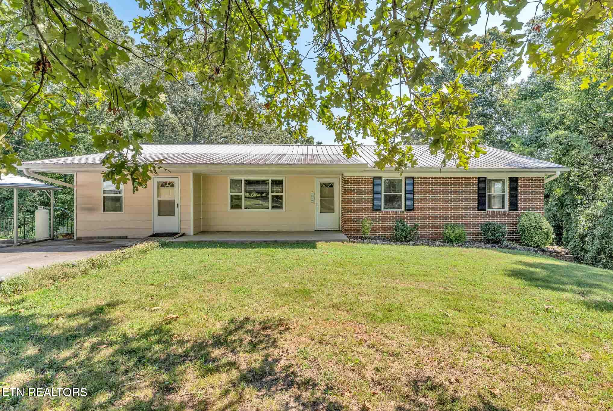 228 Crestwood Circle — photo