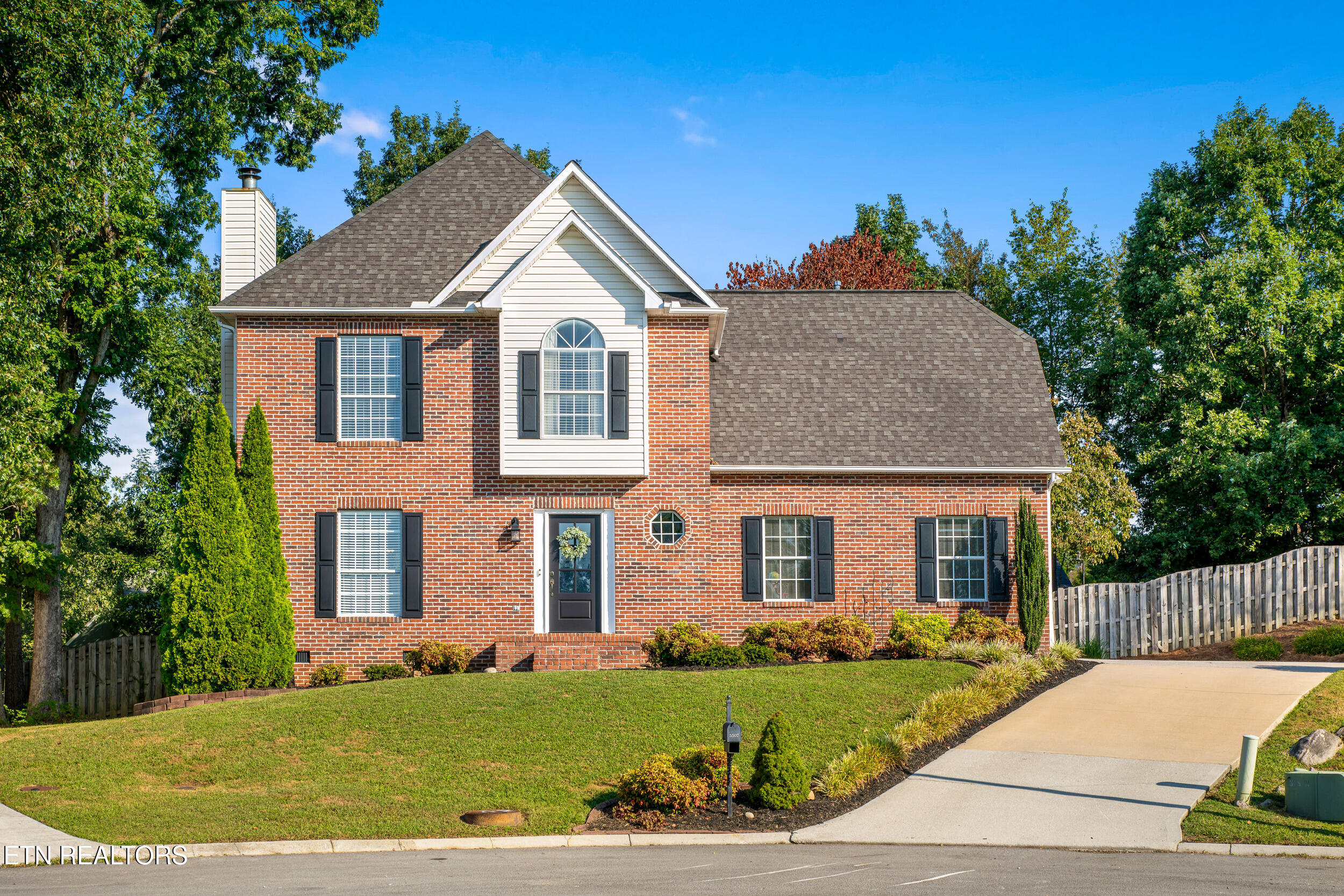 5507 Fair Oaks Lane — photo