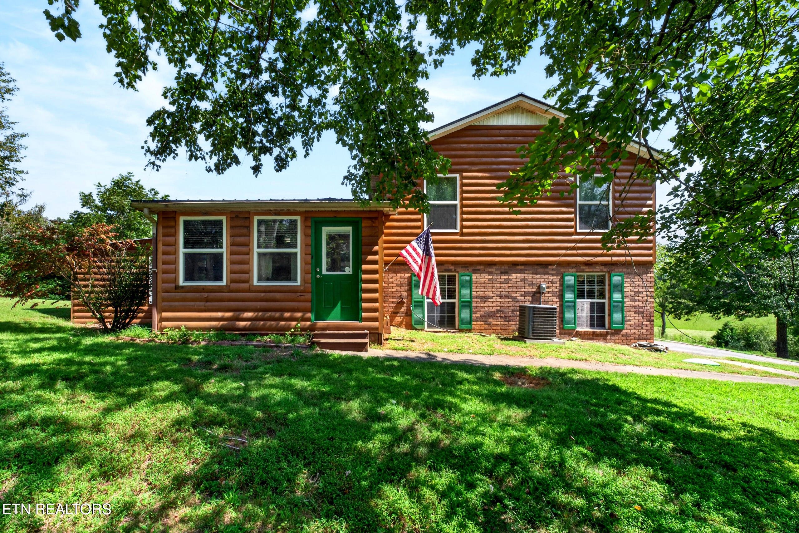 990 Oak Hill Drive — photo