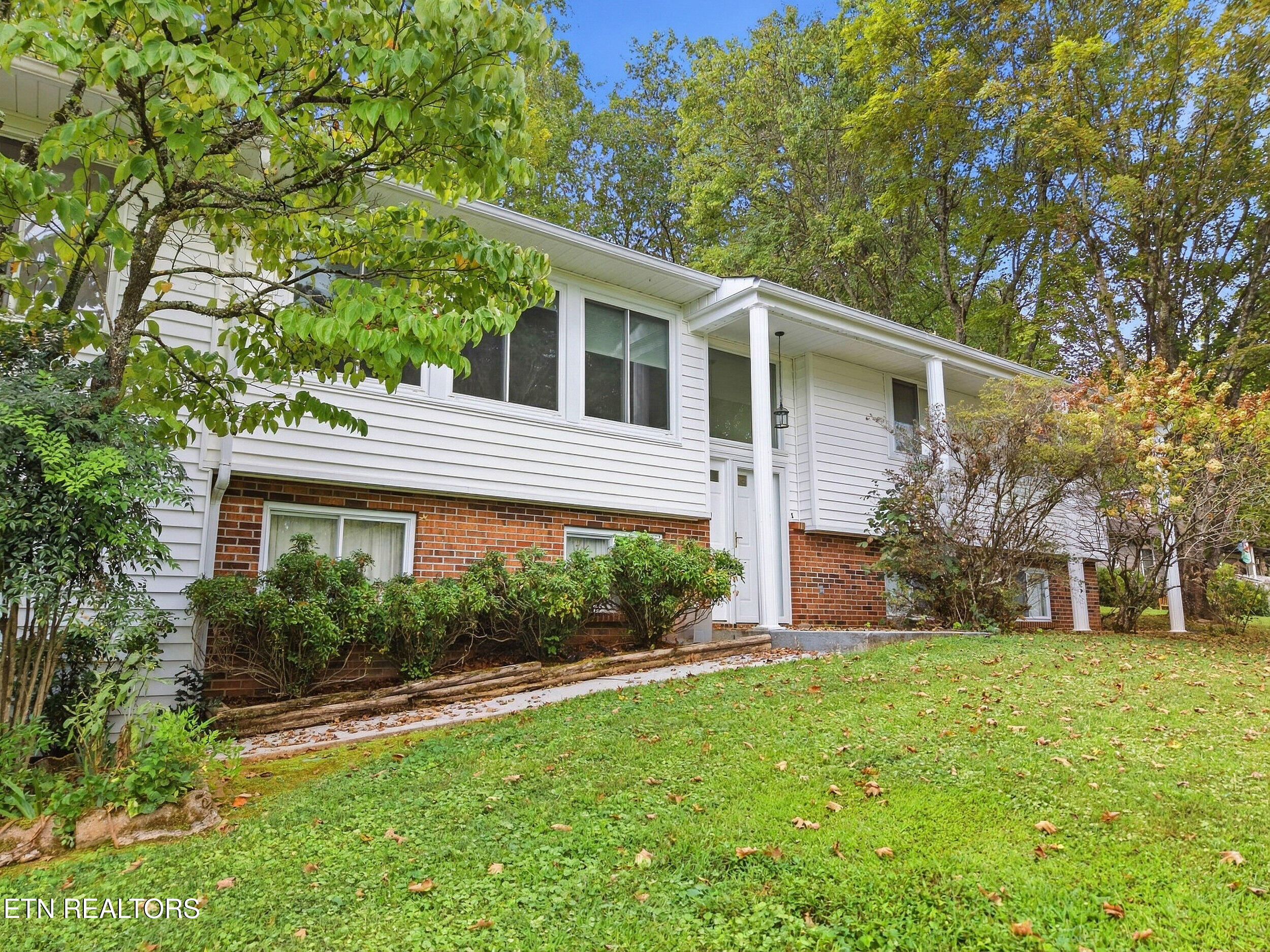 347 E Chestnut Hill Rd — photo