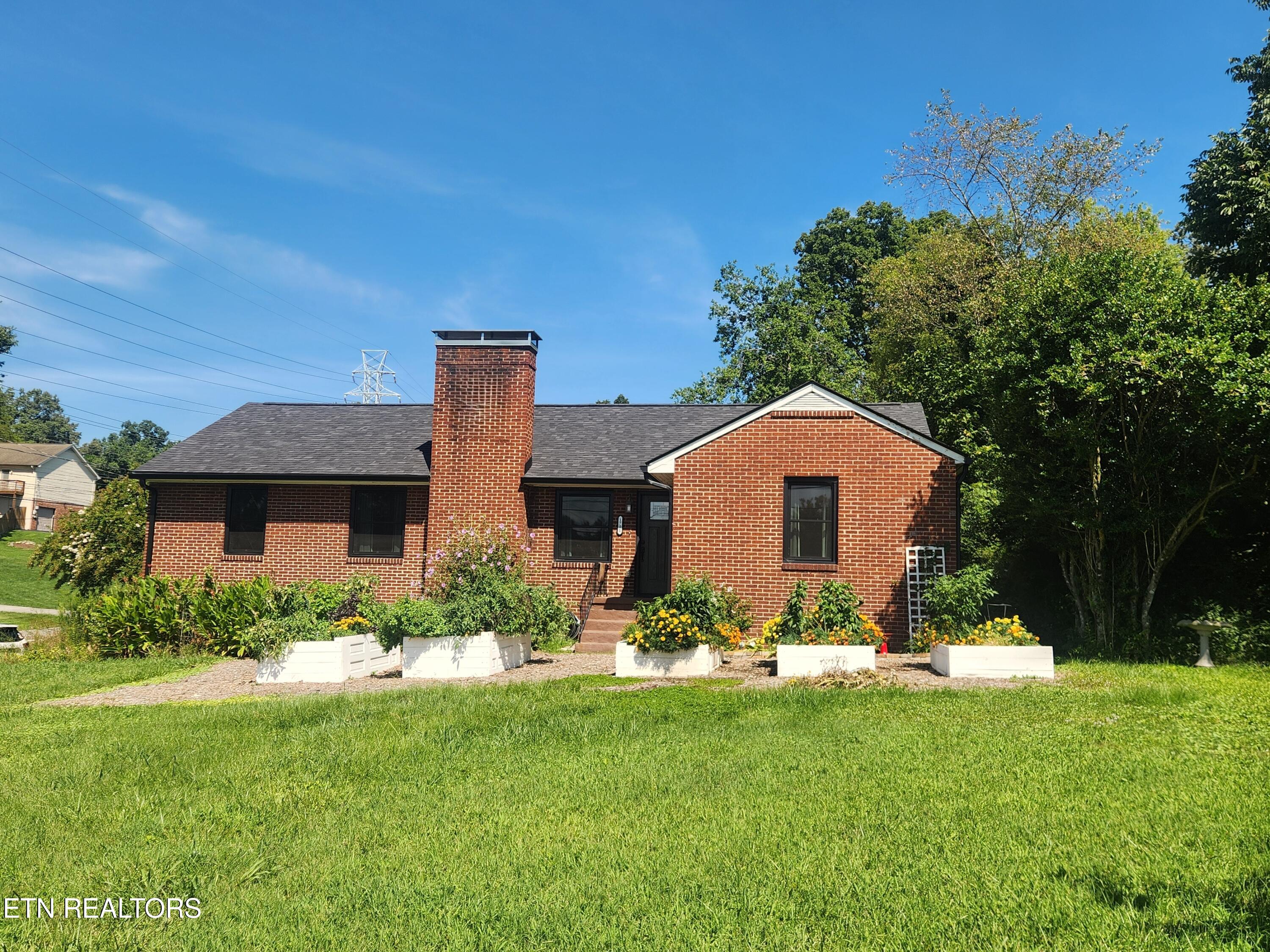 1701 Highland Drive — photo