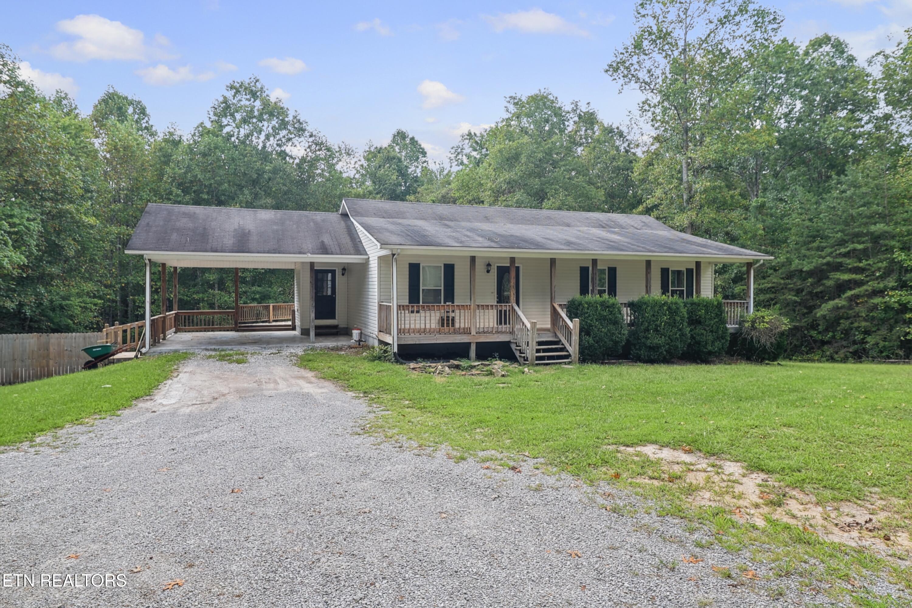 2716 Tinchtown Rd — photo