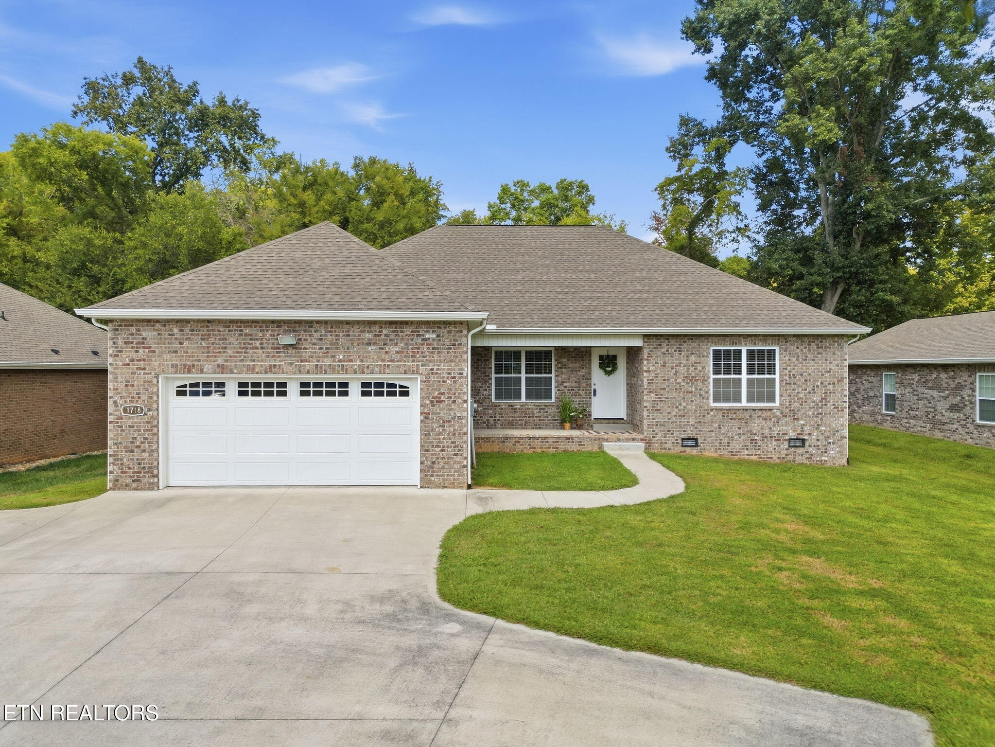 1718 Wilkinson Pike — photo
