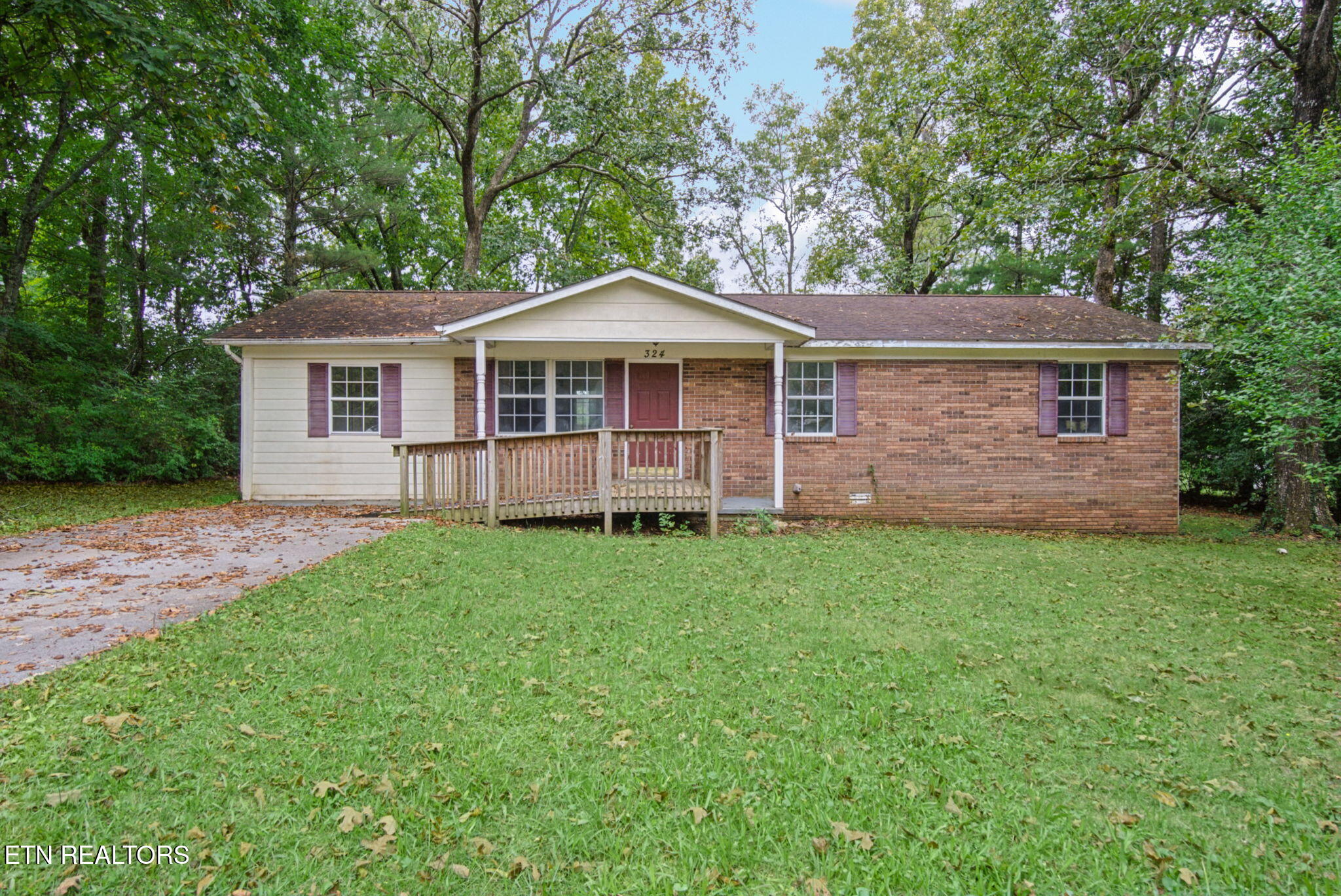 324 Oak Hill Drive — photo