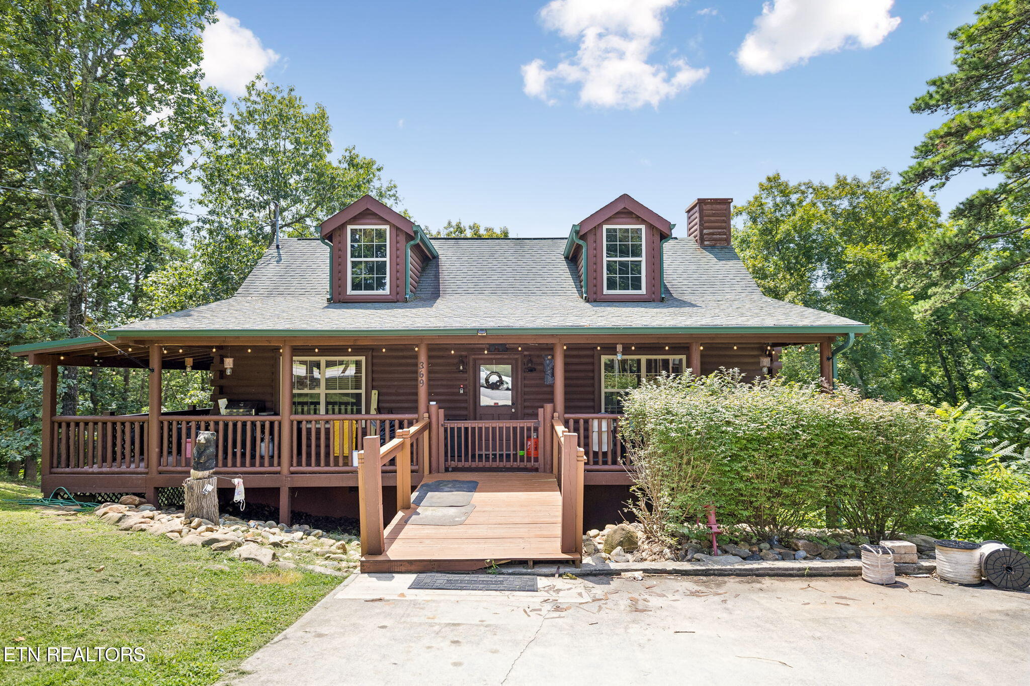 369 Oak Lake Drive — photo