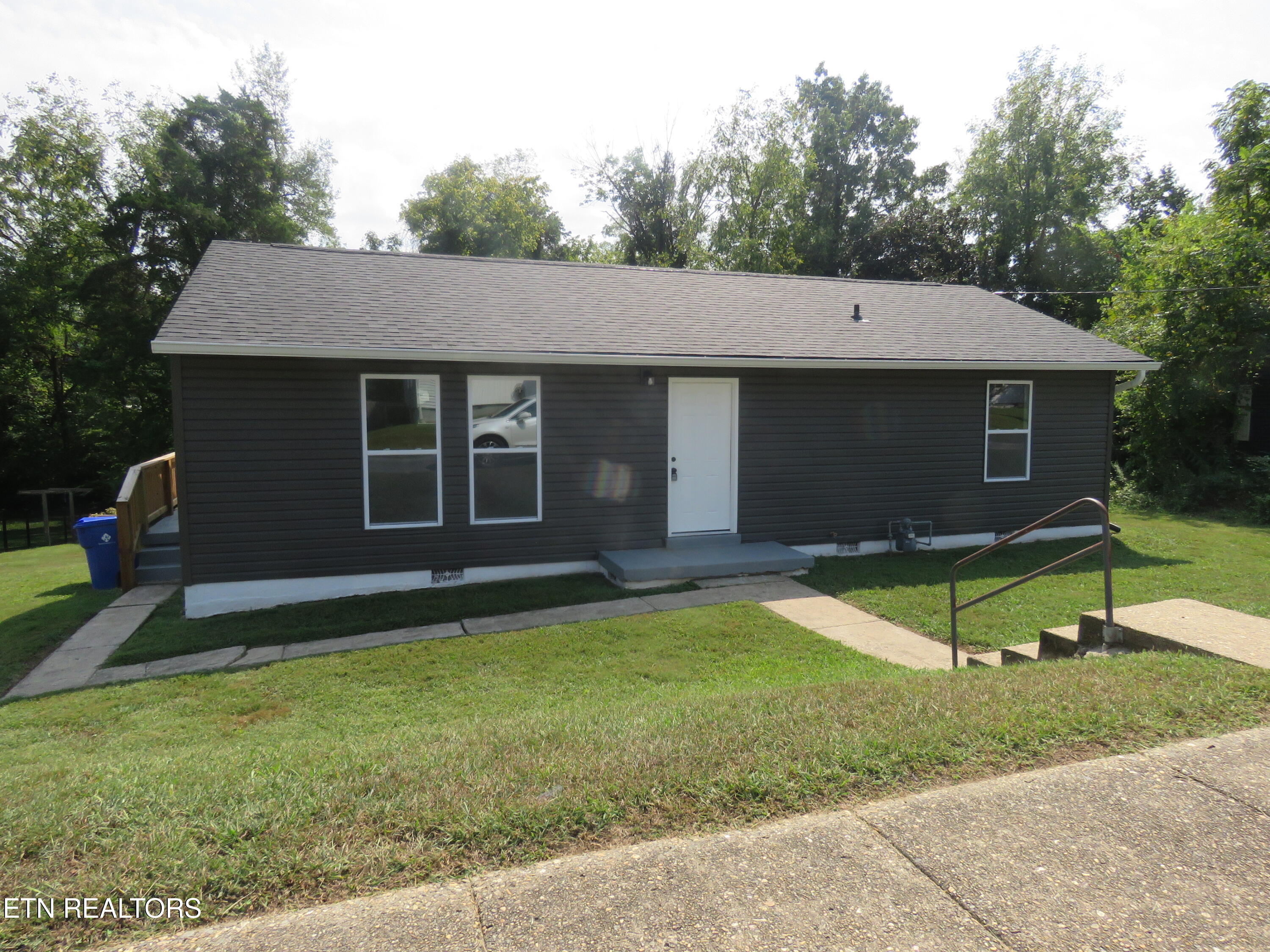 108 E Arrowwood Rd — photo