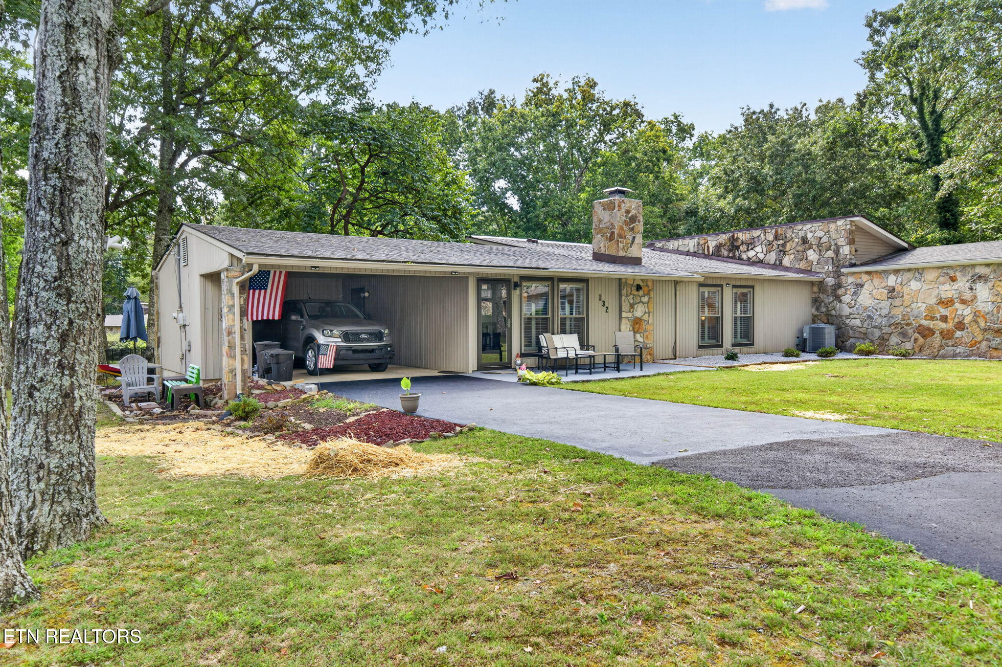 132 Dovenshire Drive — photo