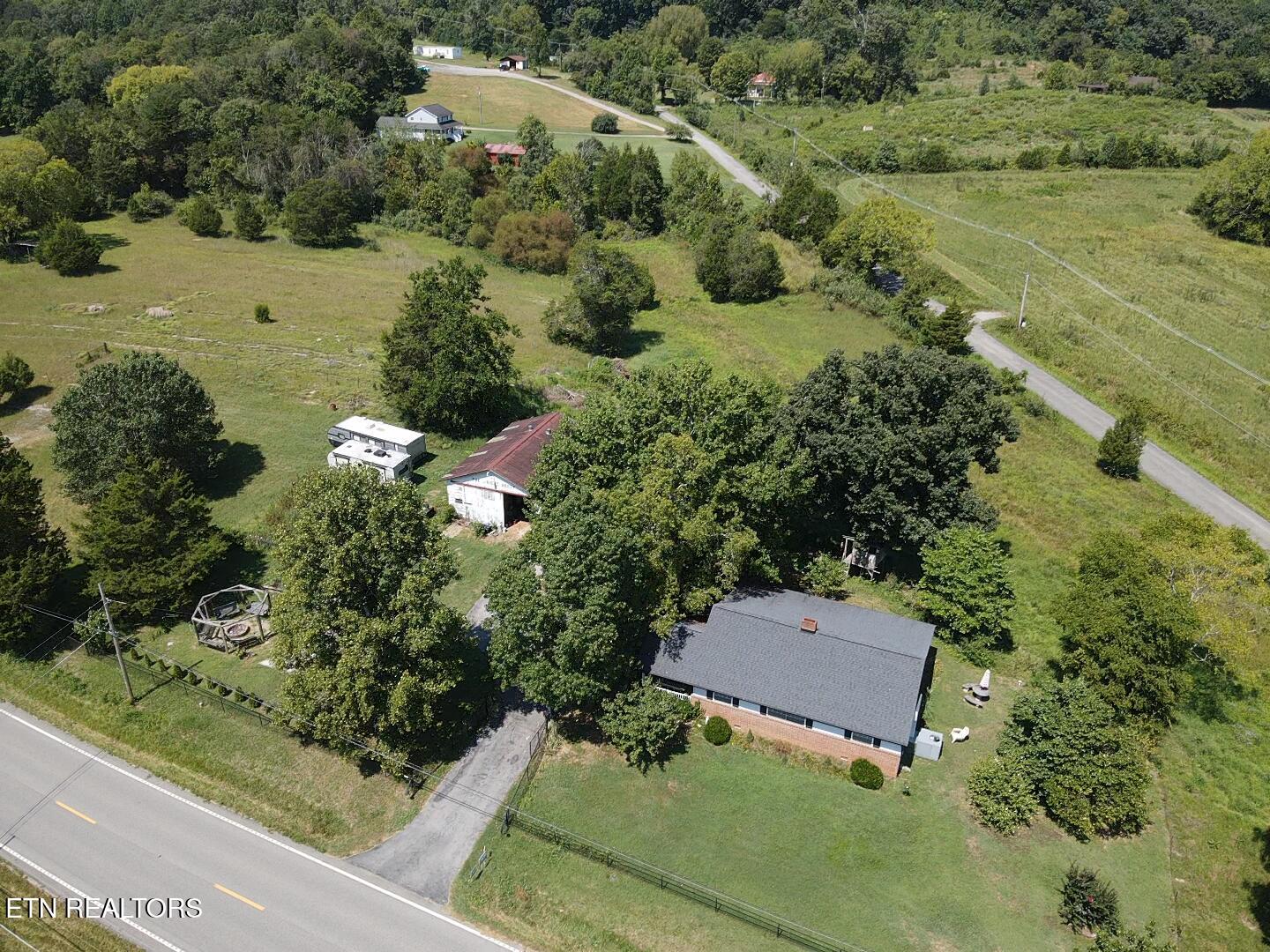 549 Raccoon Valley Rd, Powell, TN 37849 — photo 2