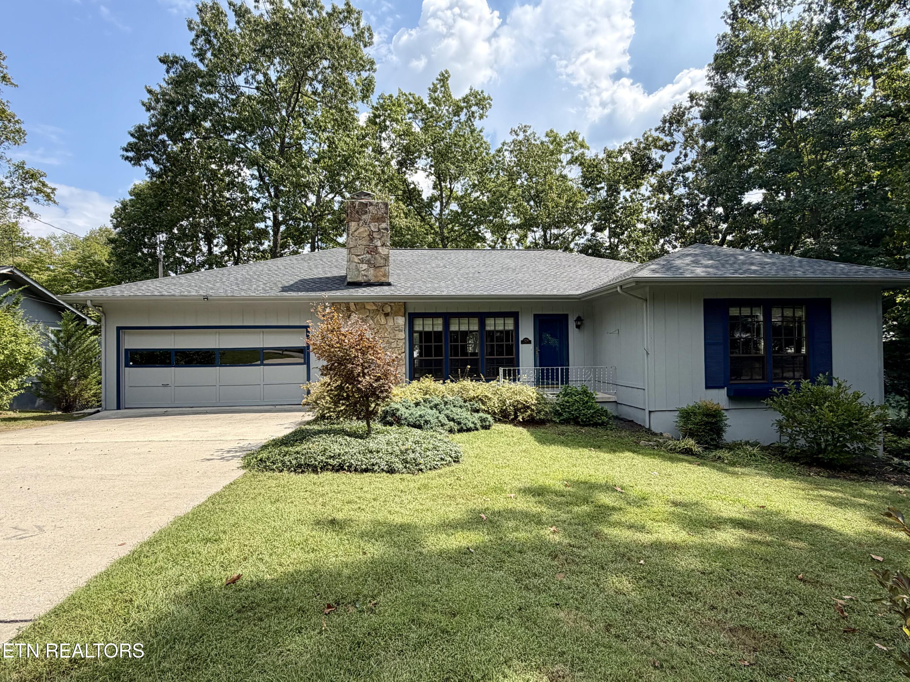 124 Canterbury Drive — photo
