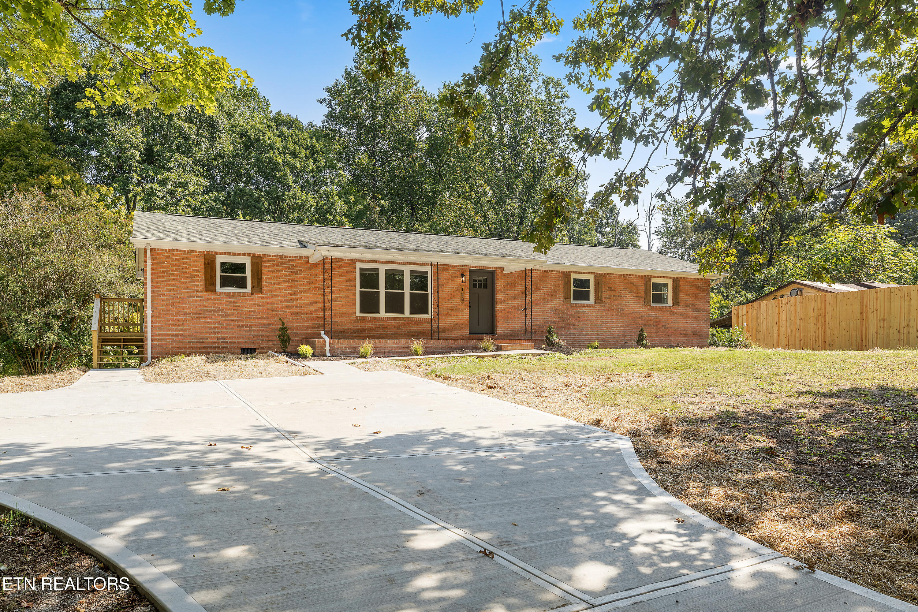 128 Edgewood Heights Lane — photo