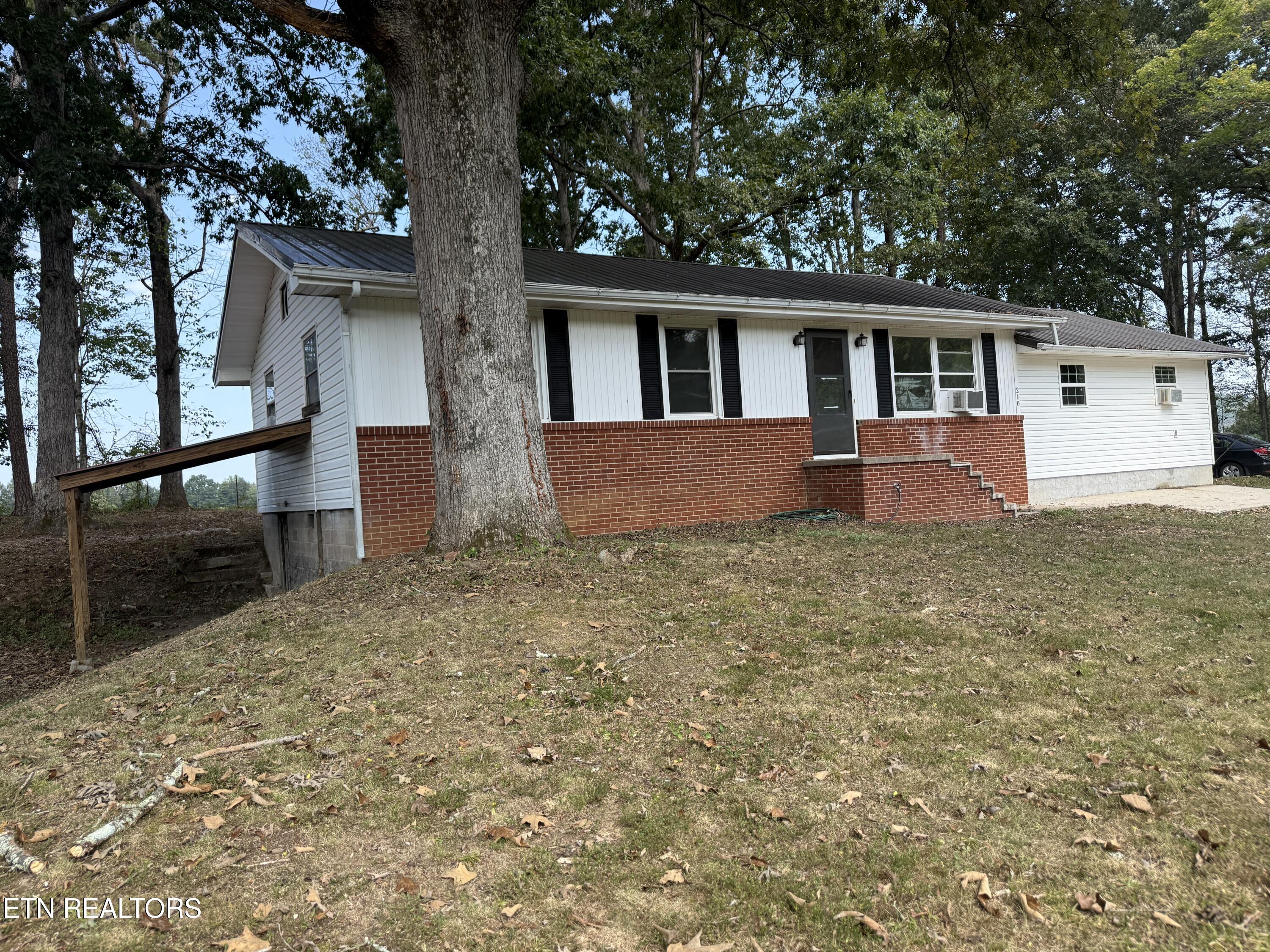 210 Snow Lane — photo