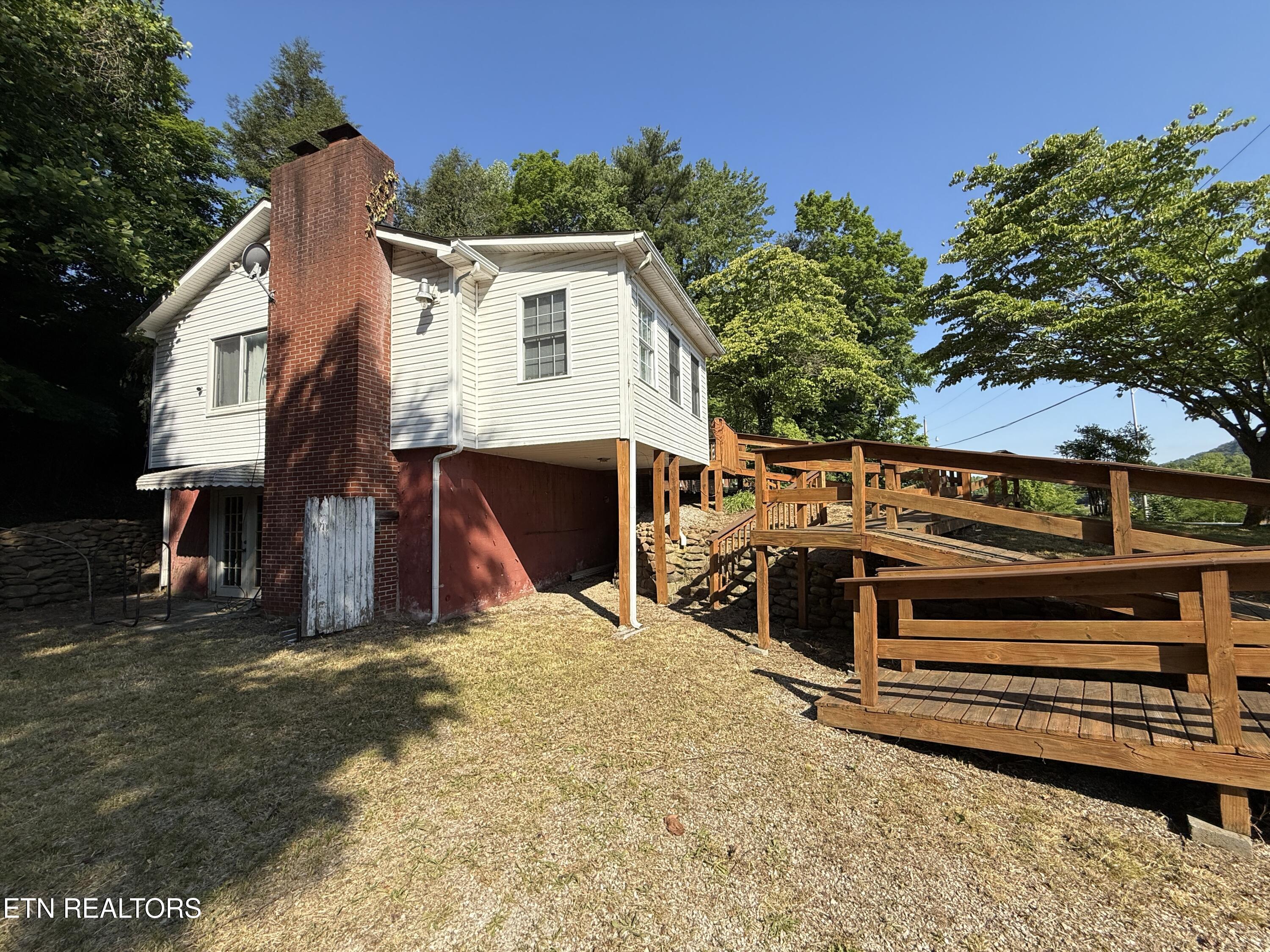 130 Sunshine Drive — photo