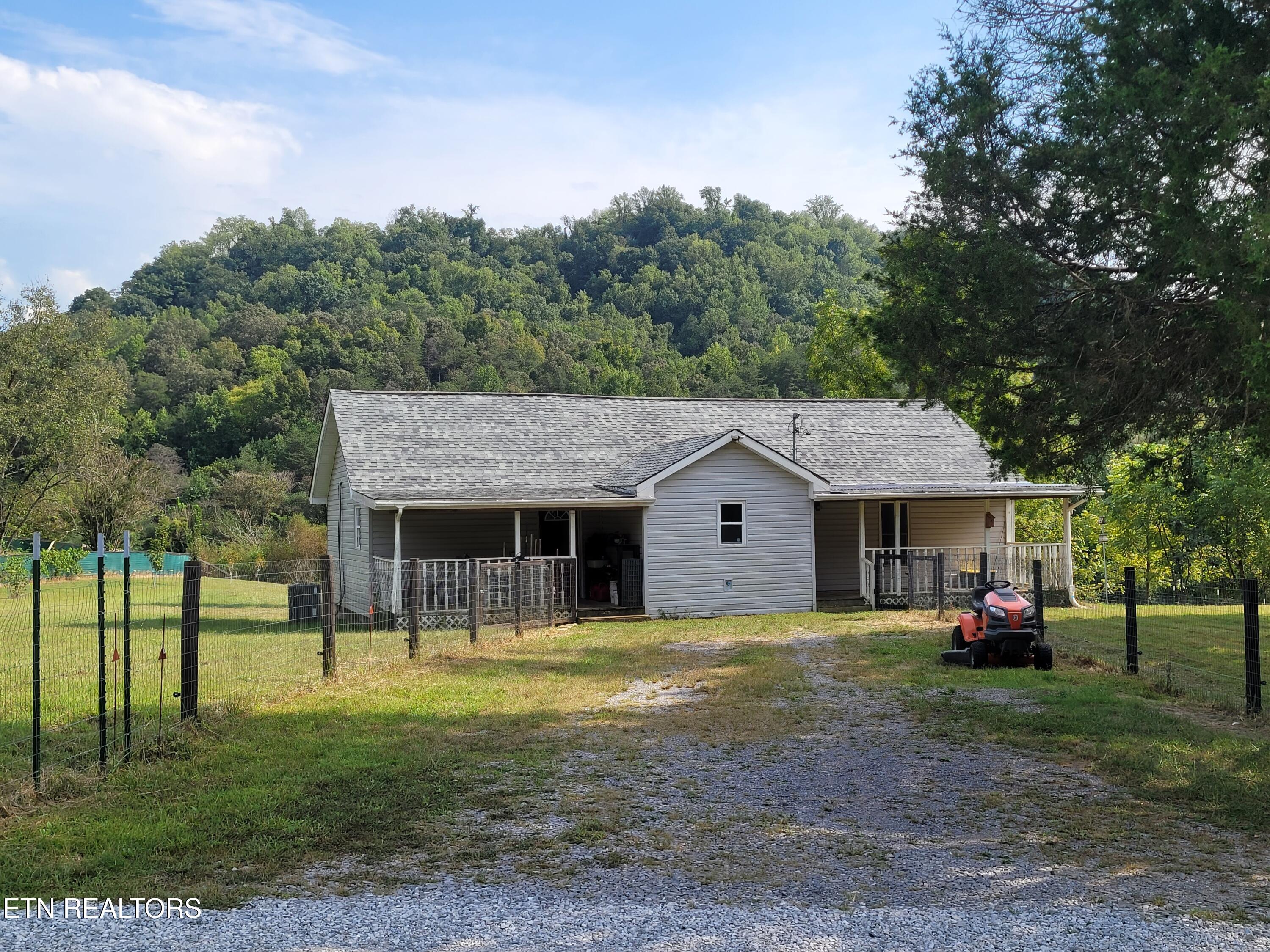1489 Reagan Valley Rd — photo