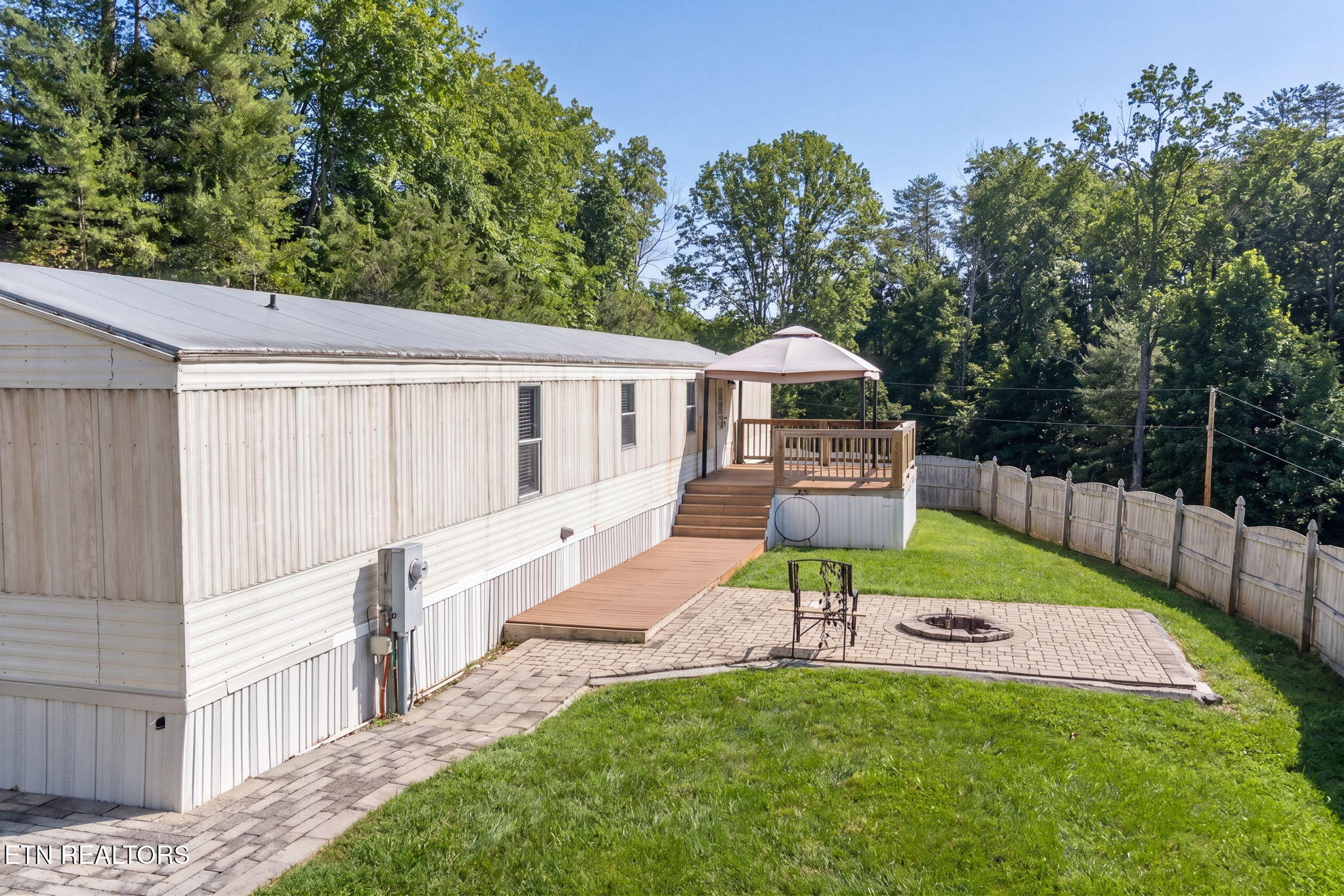 425 Bazel Rd — photo