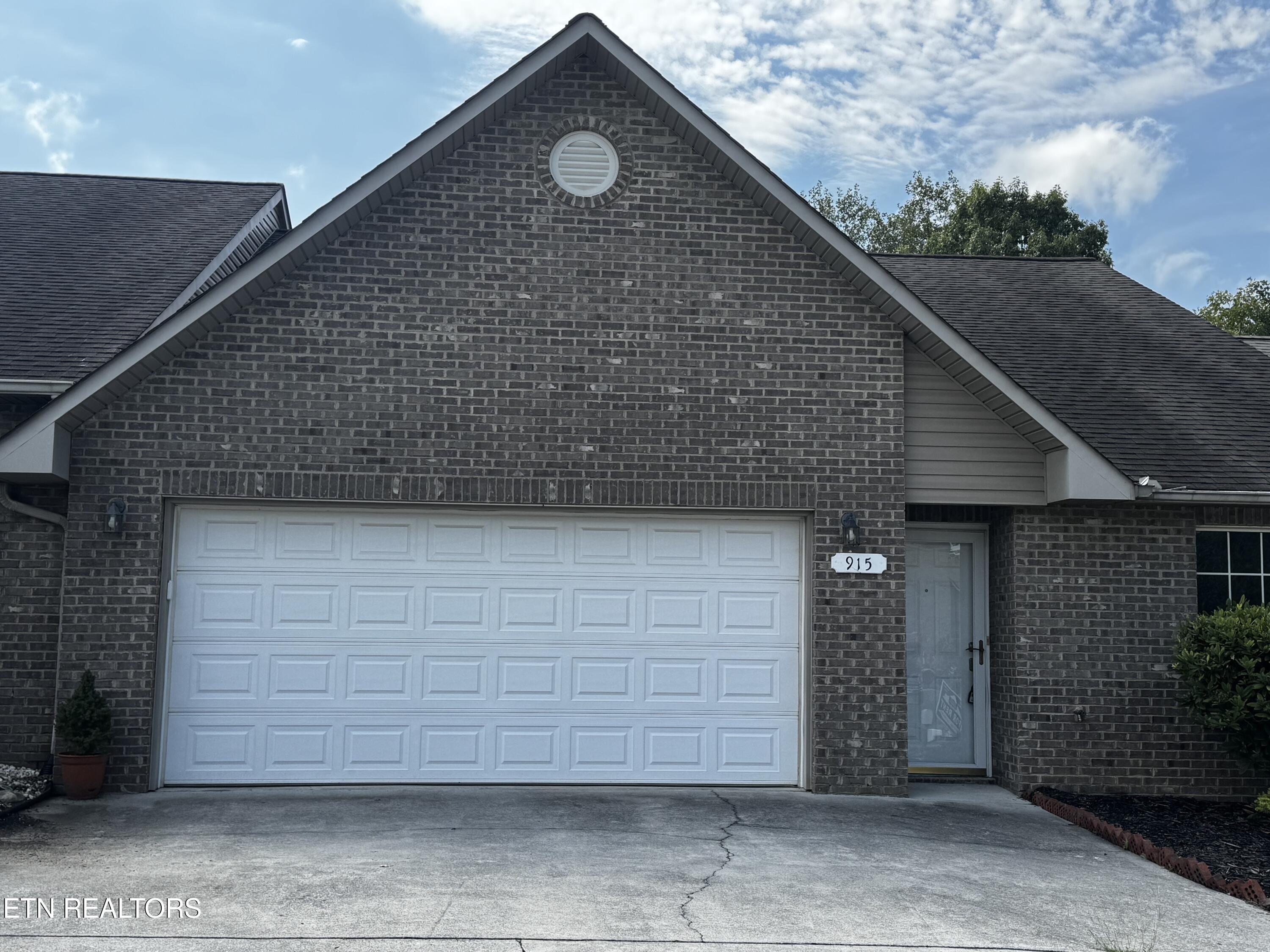 915 Mercer Drive — photo