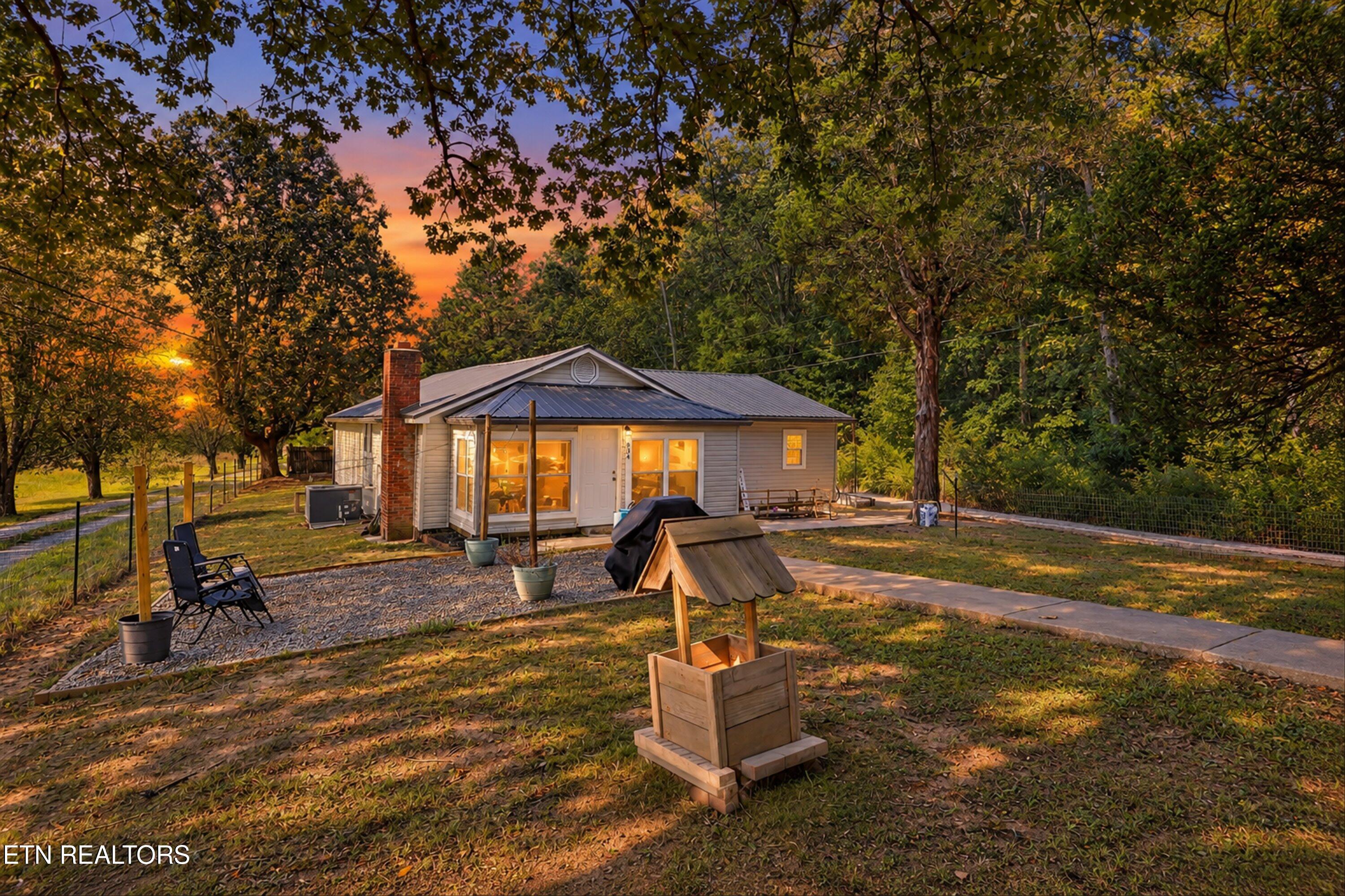 634 Johnson Rd, Oliver Springs, TN 37840 — photo 3