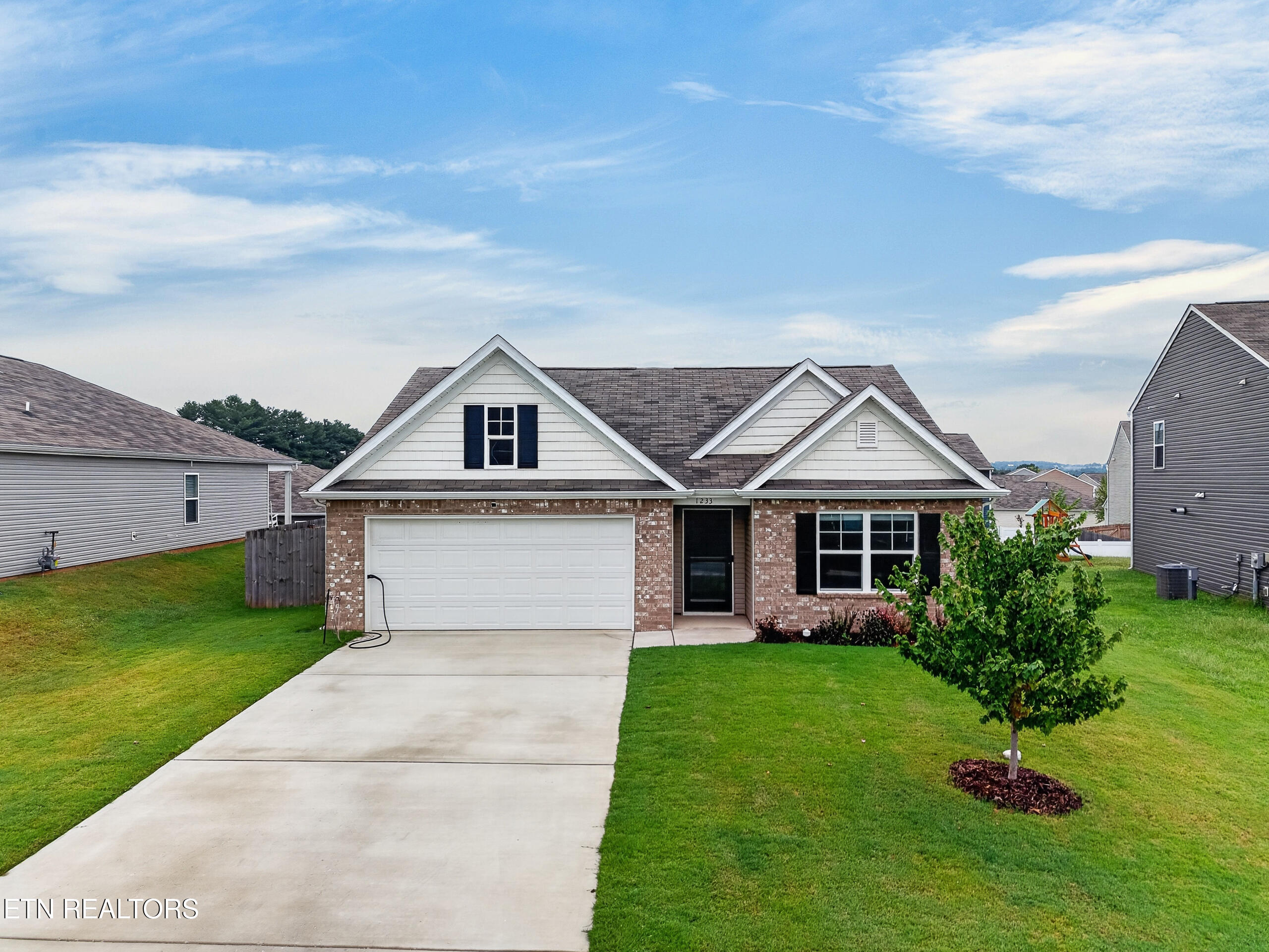 1233 Cole Drive — photo