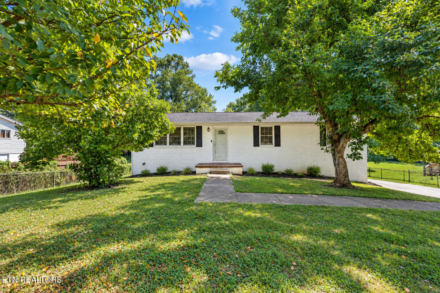 512 Highland View Drive — photo