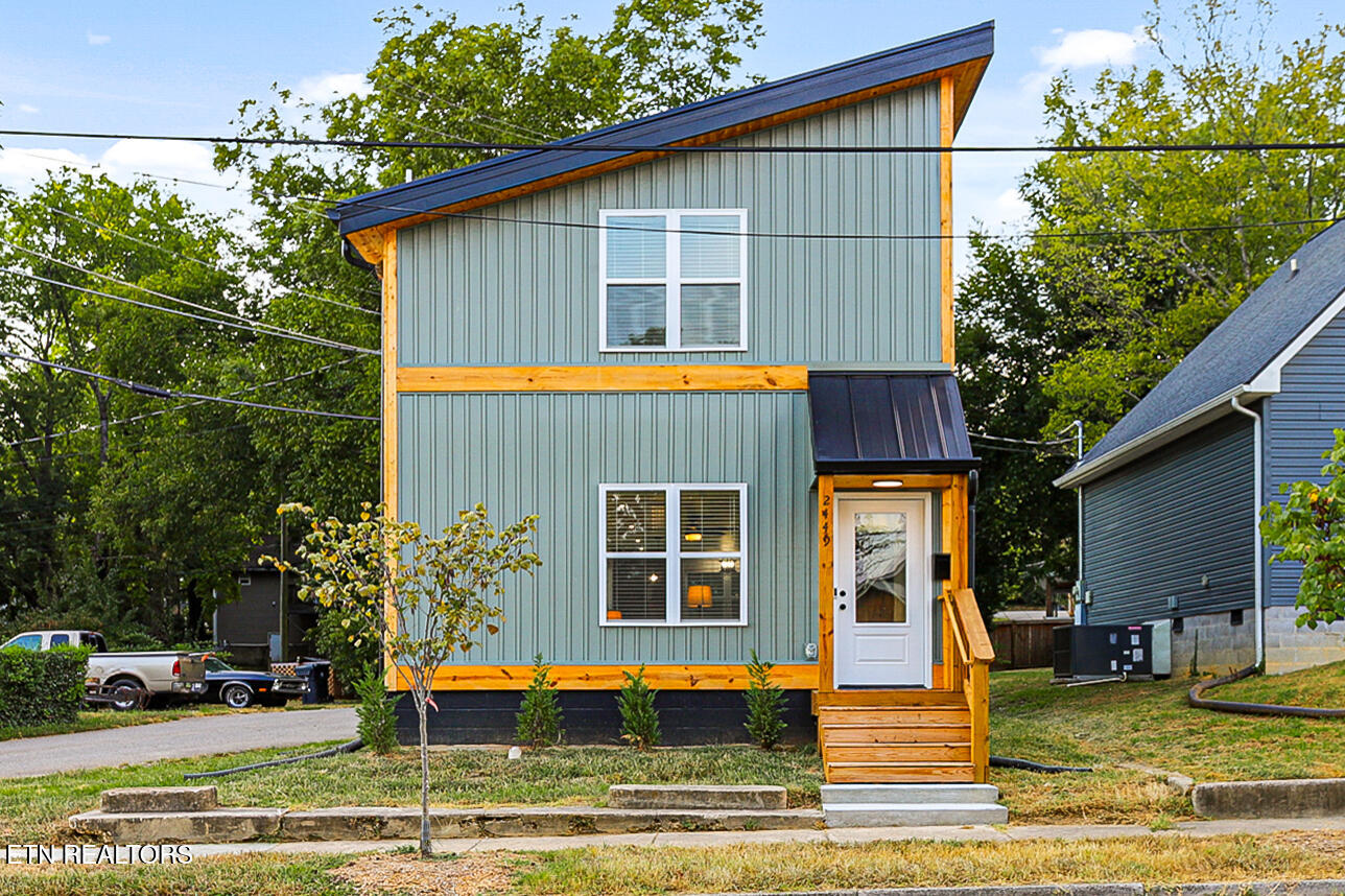 2449 Washington Ave — photo