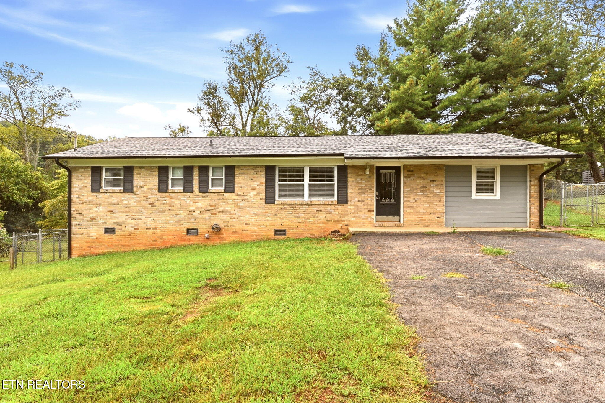 1313 Burton Rd — photo