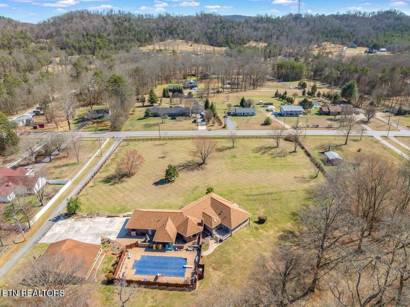 417 Raccoon Valley Rd, Powell, TN 37849 — photo 2