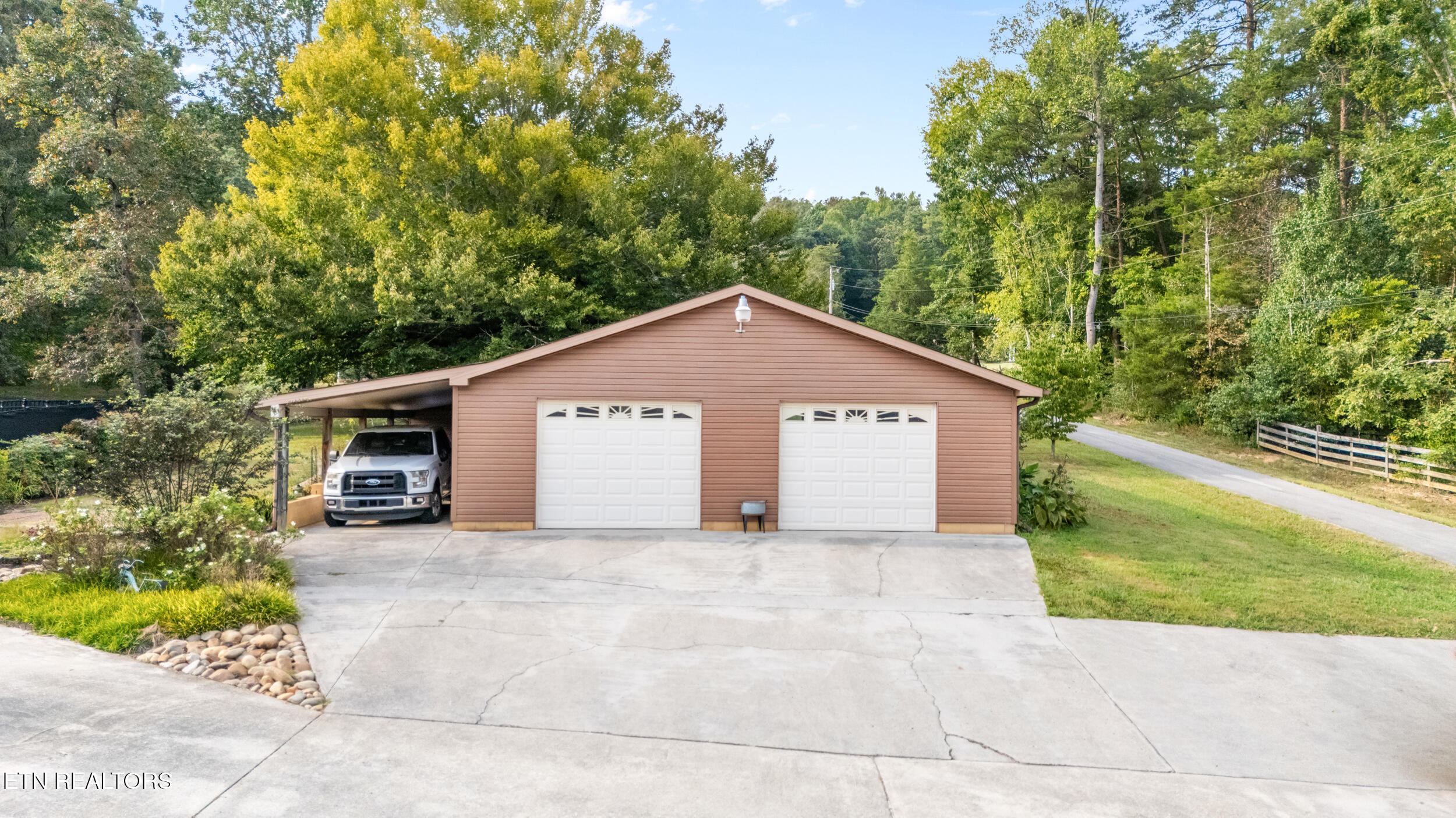 417 Raccoon Valley Rd, Powell, TN 37849 — photo 3