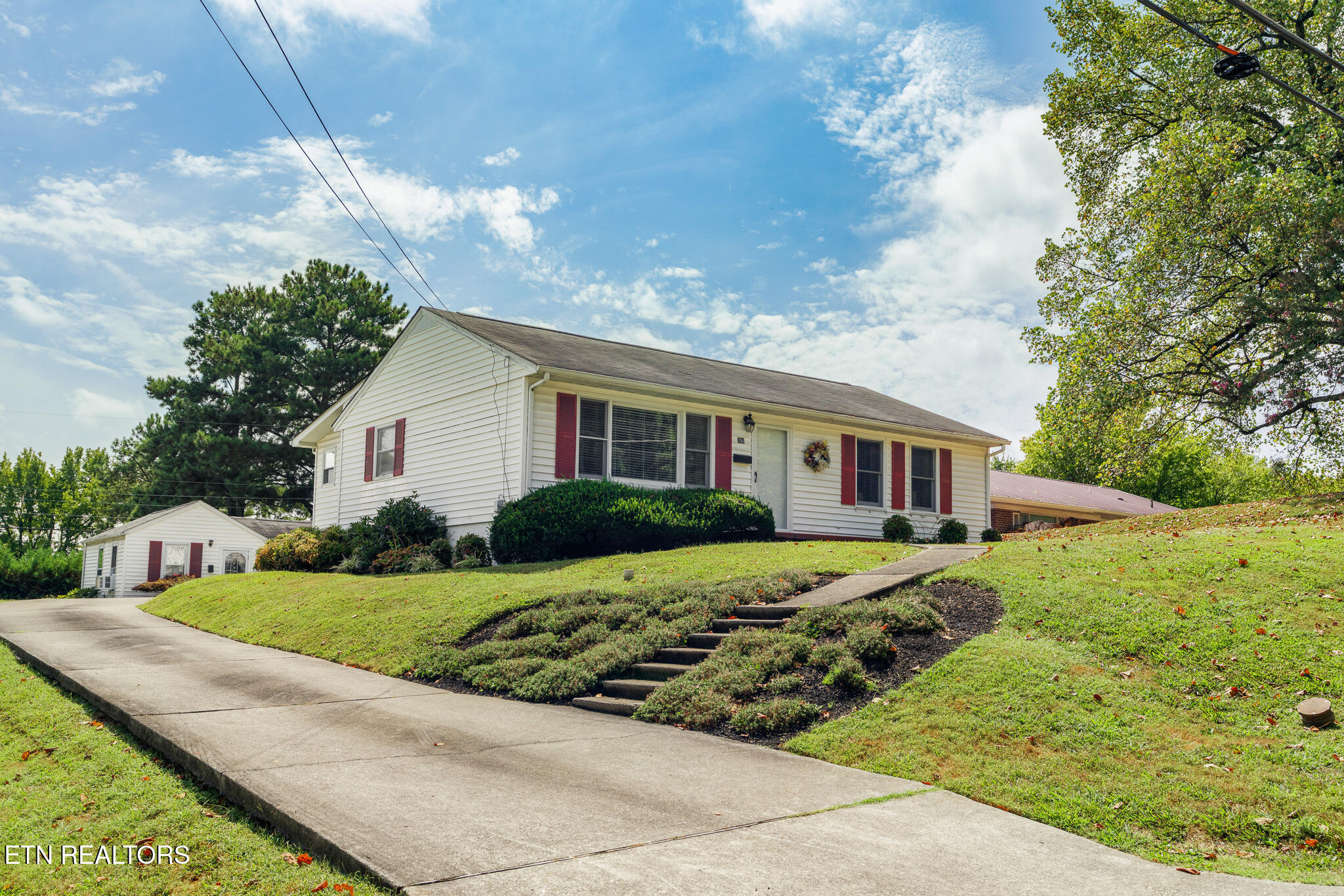 356 Hiawassee Ave — photo