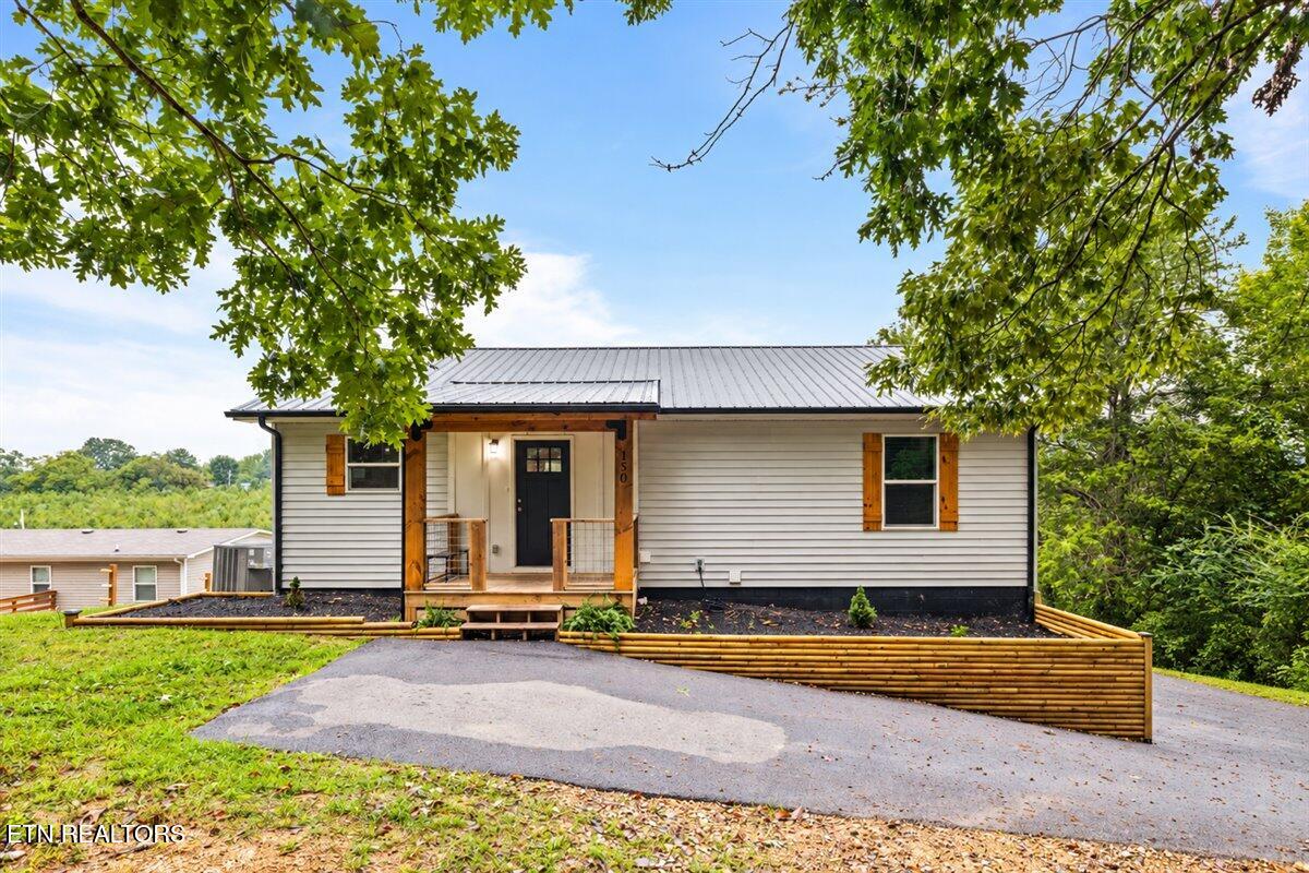 150 Hatmaker Ridge Rd, Jacksboro, TN 37757