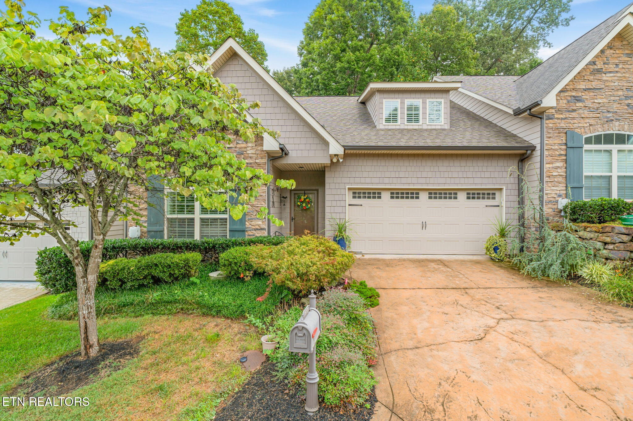 1612 Cottage Wood Way — photo