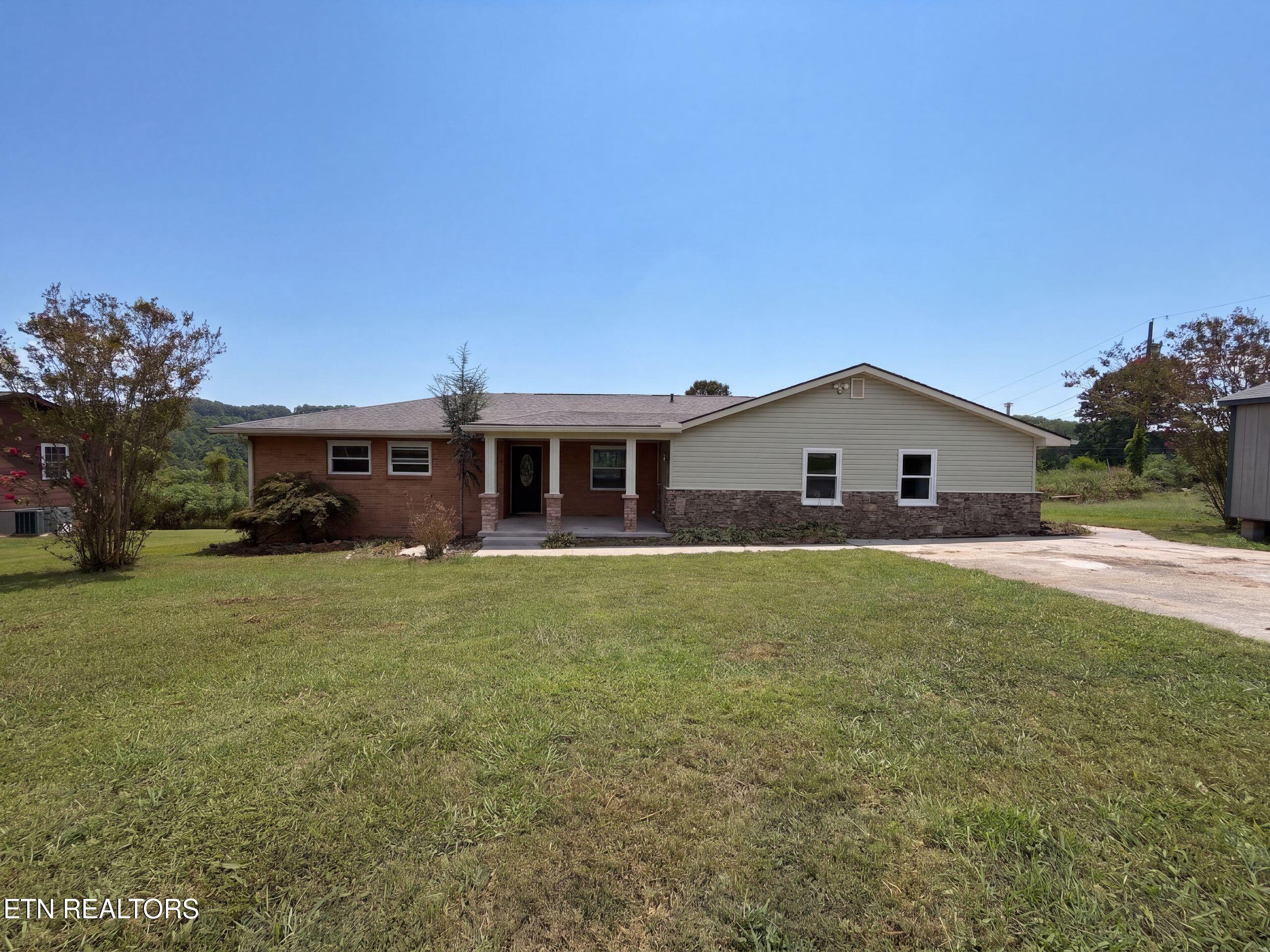 302 Sunset Lane — photo