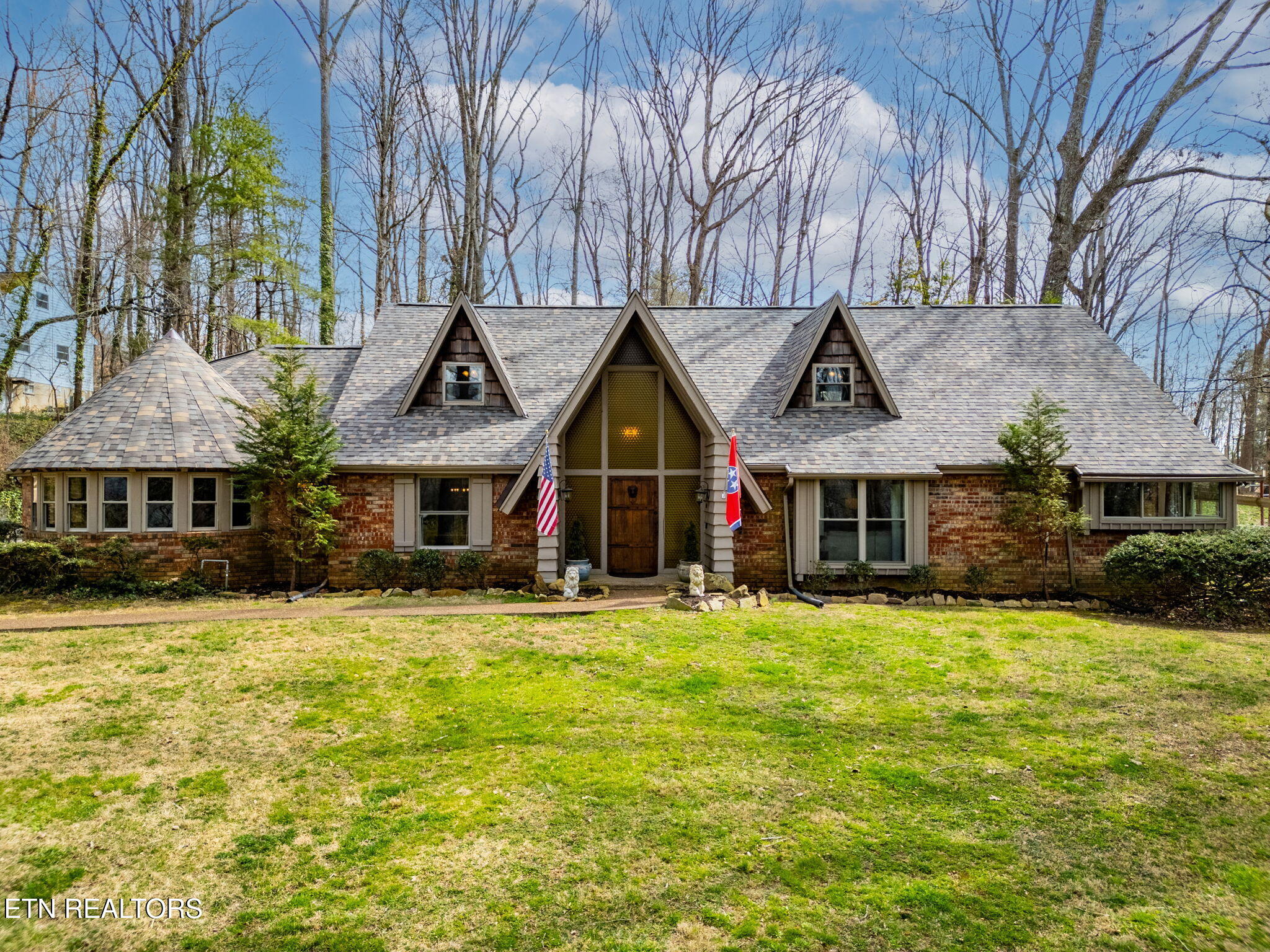 121 Wendover Circle — photo