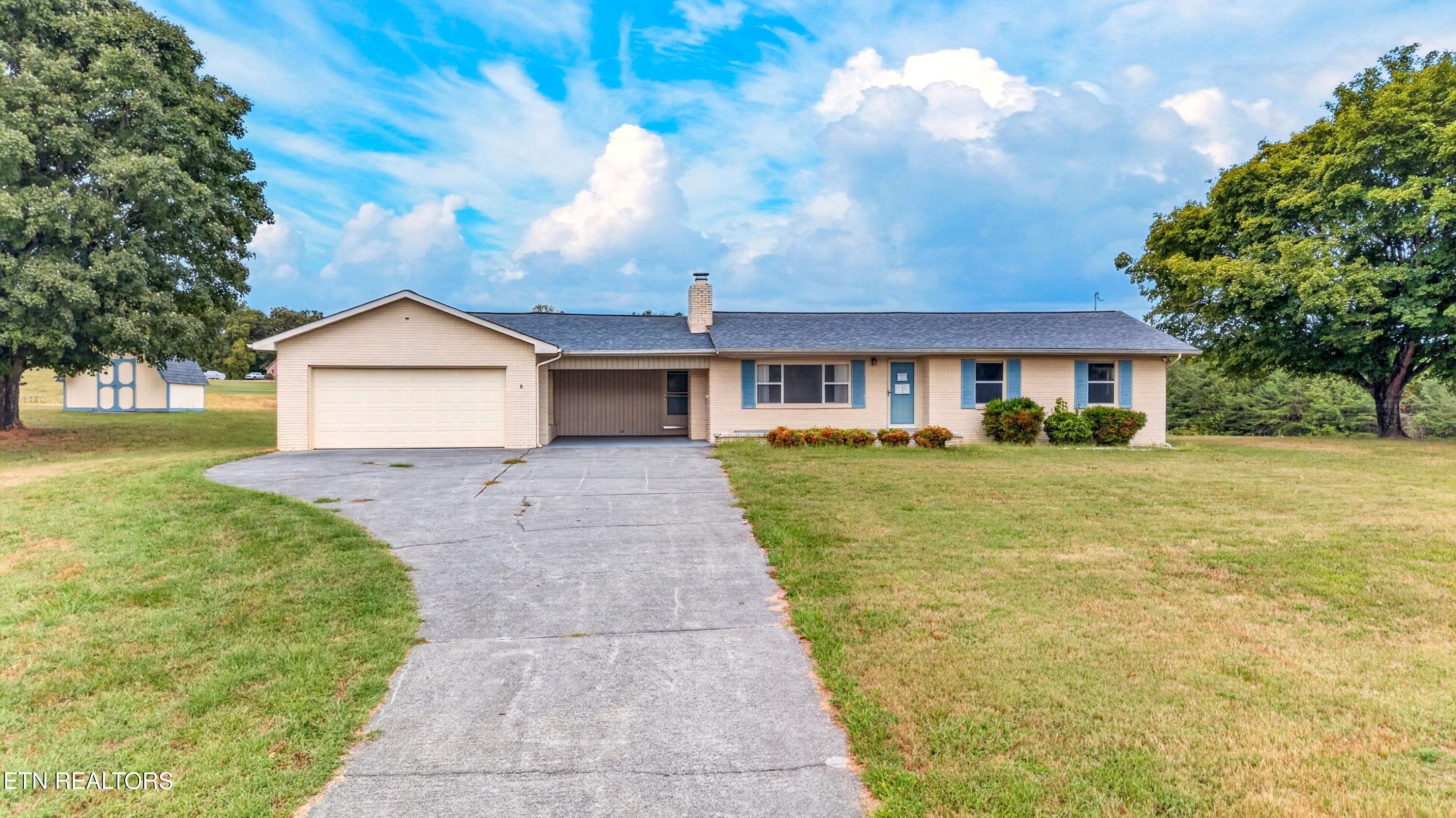 13700 Lakeshore Drive — photo