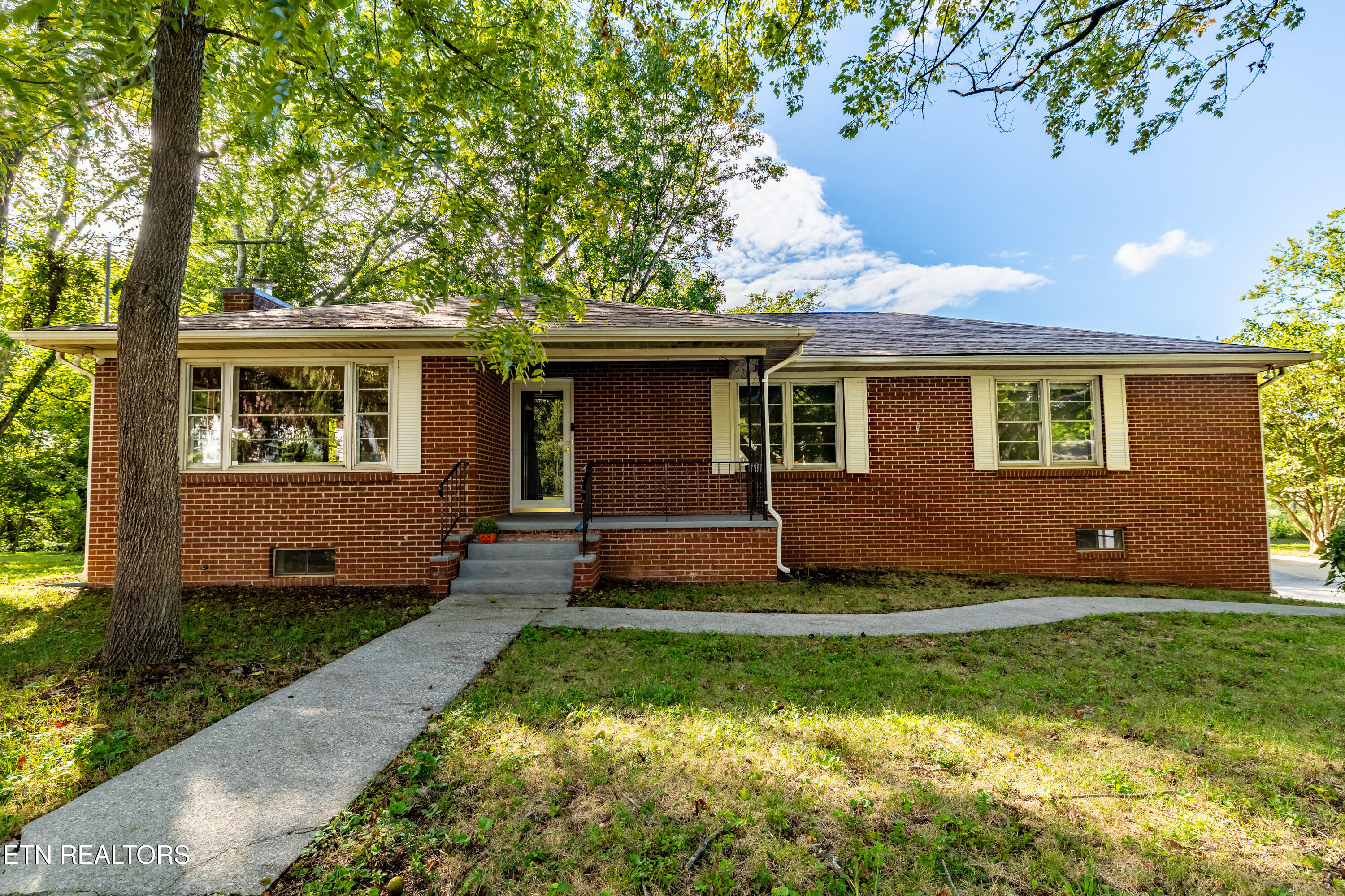 2507 Old Knoxville Pike — photo