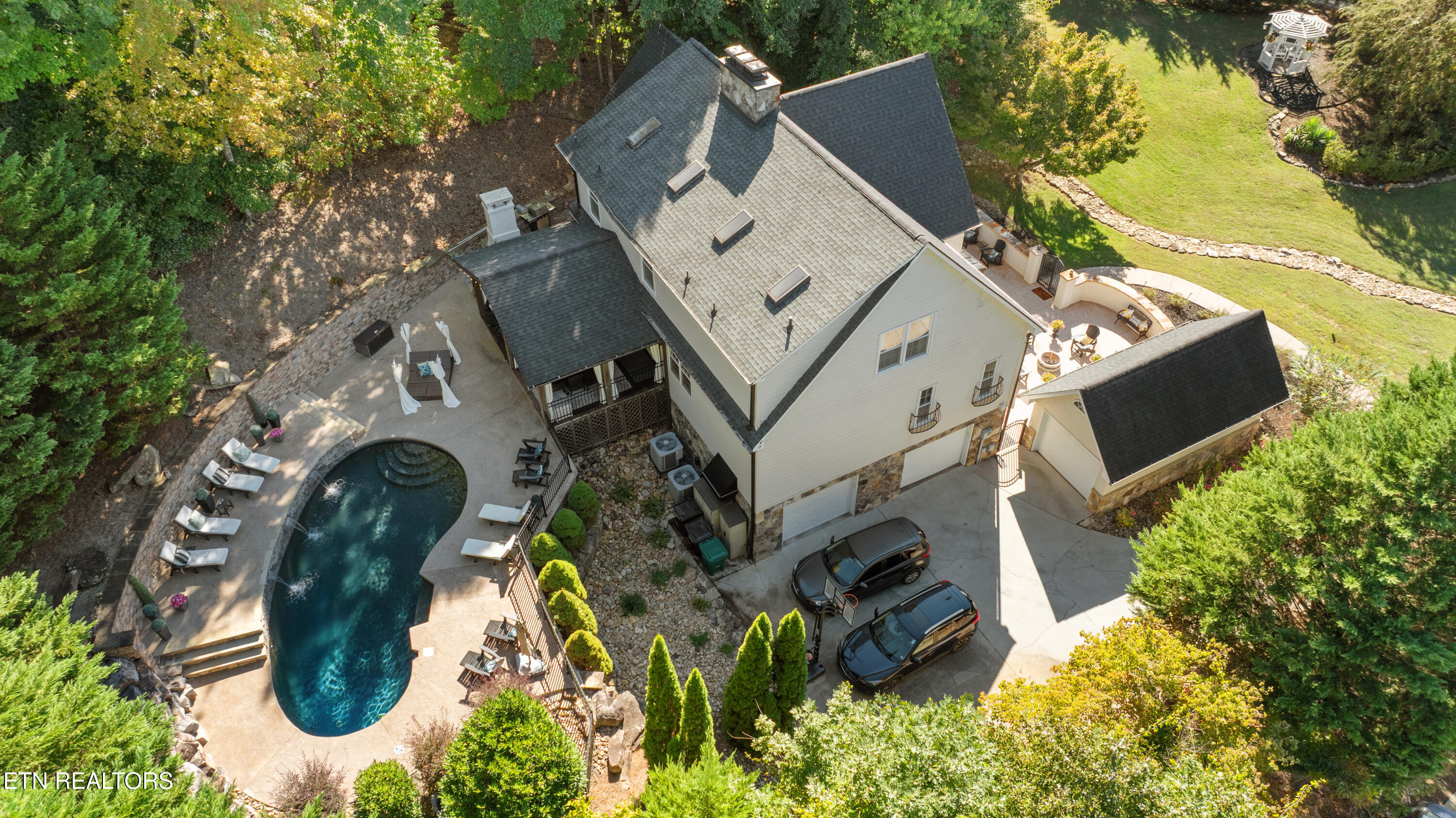 2412 Toressa Lane — photo